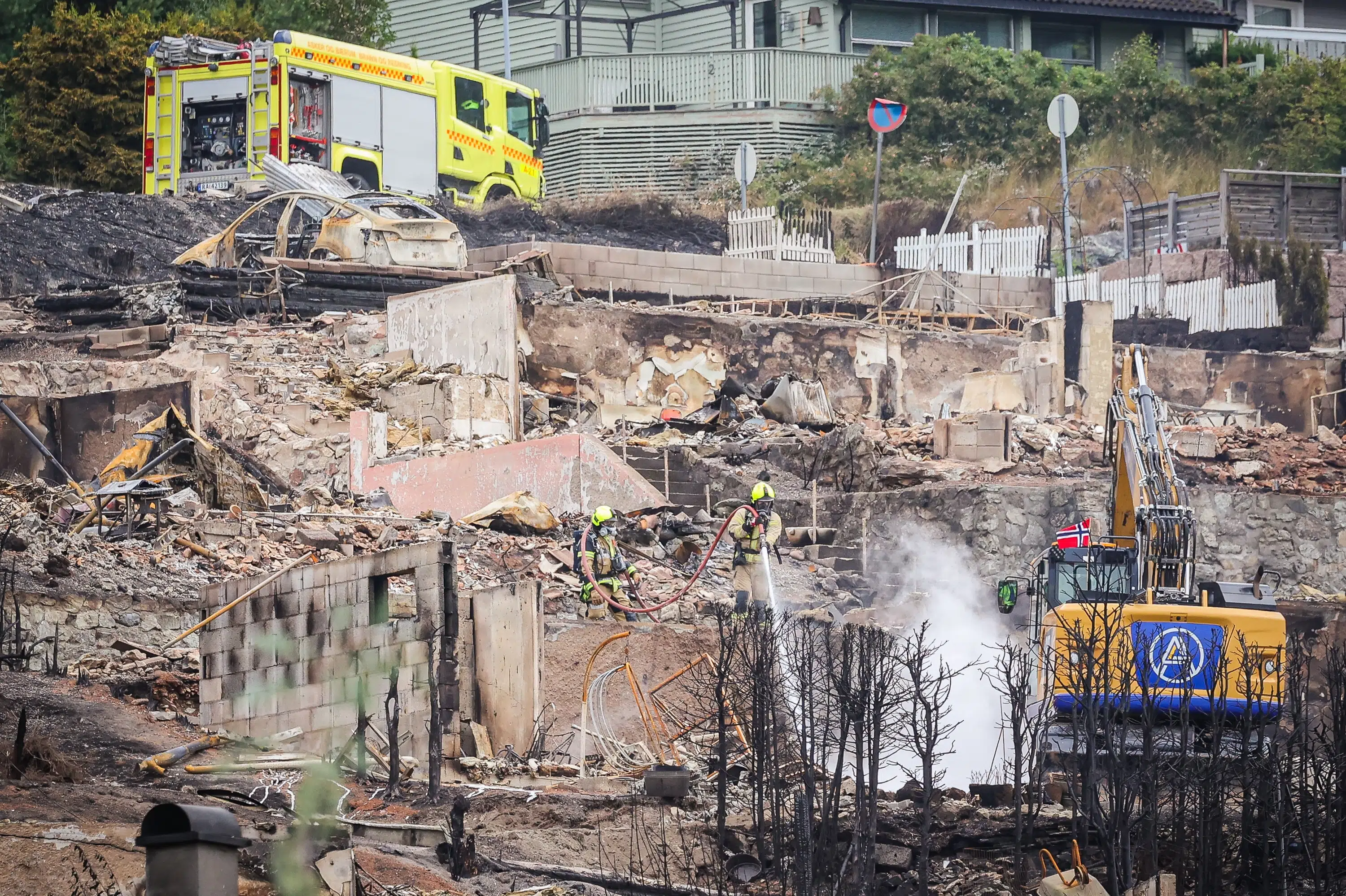 Brandfaren er ikke ovre i norsk by efter storbrand