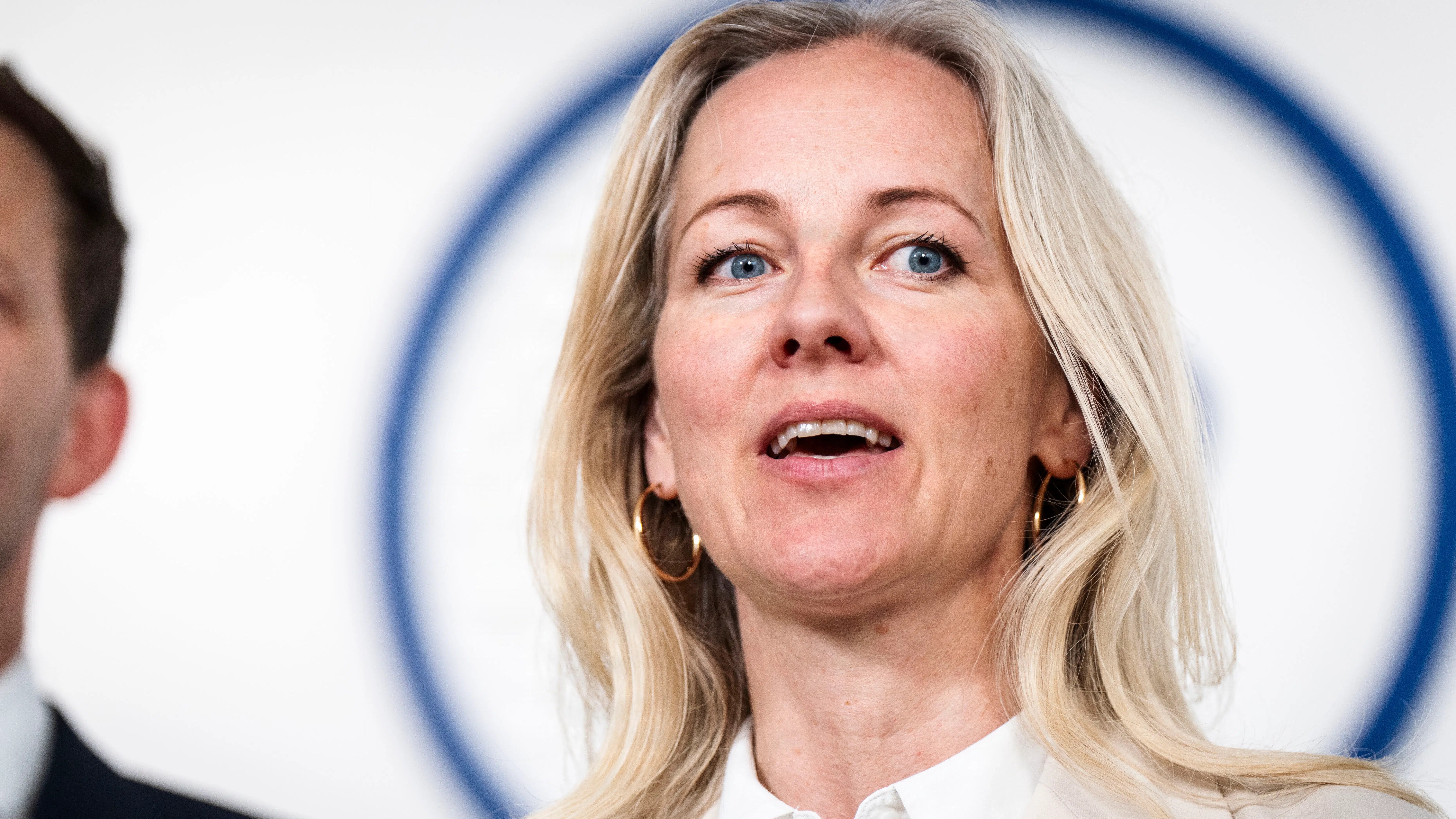 Ida Auken går til angreb: Vil stramme grebet om ulovlige puffbars