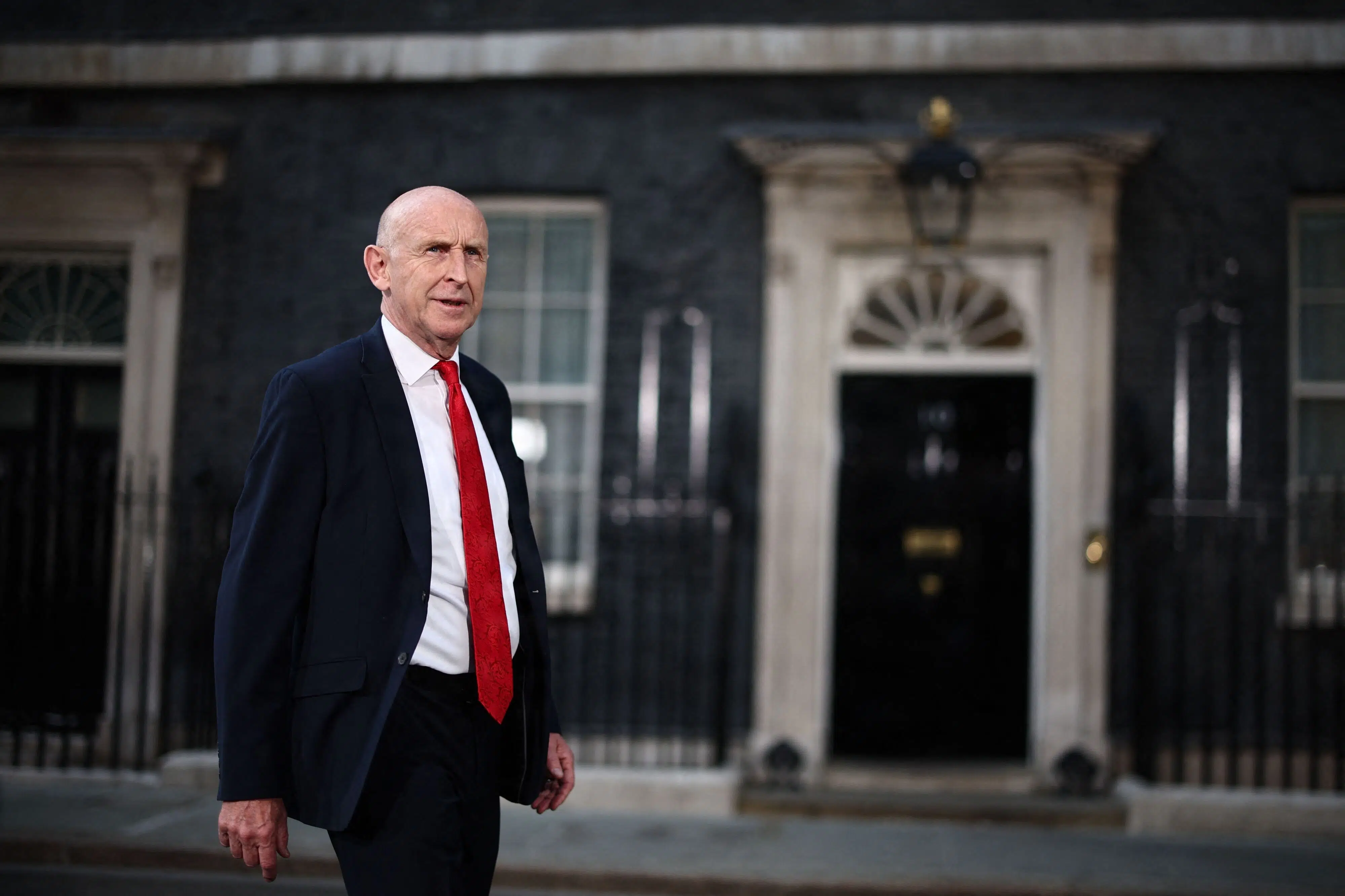 Tidligere britisk forsvarsminister bliver ny finansminister