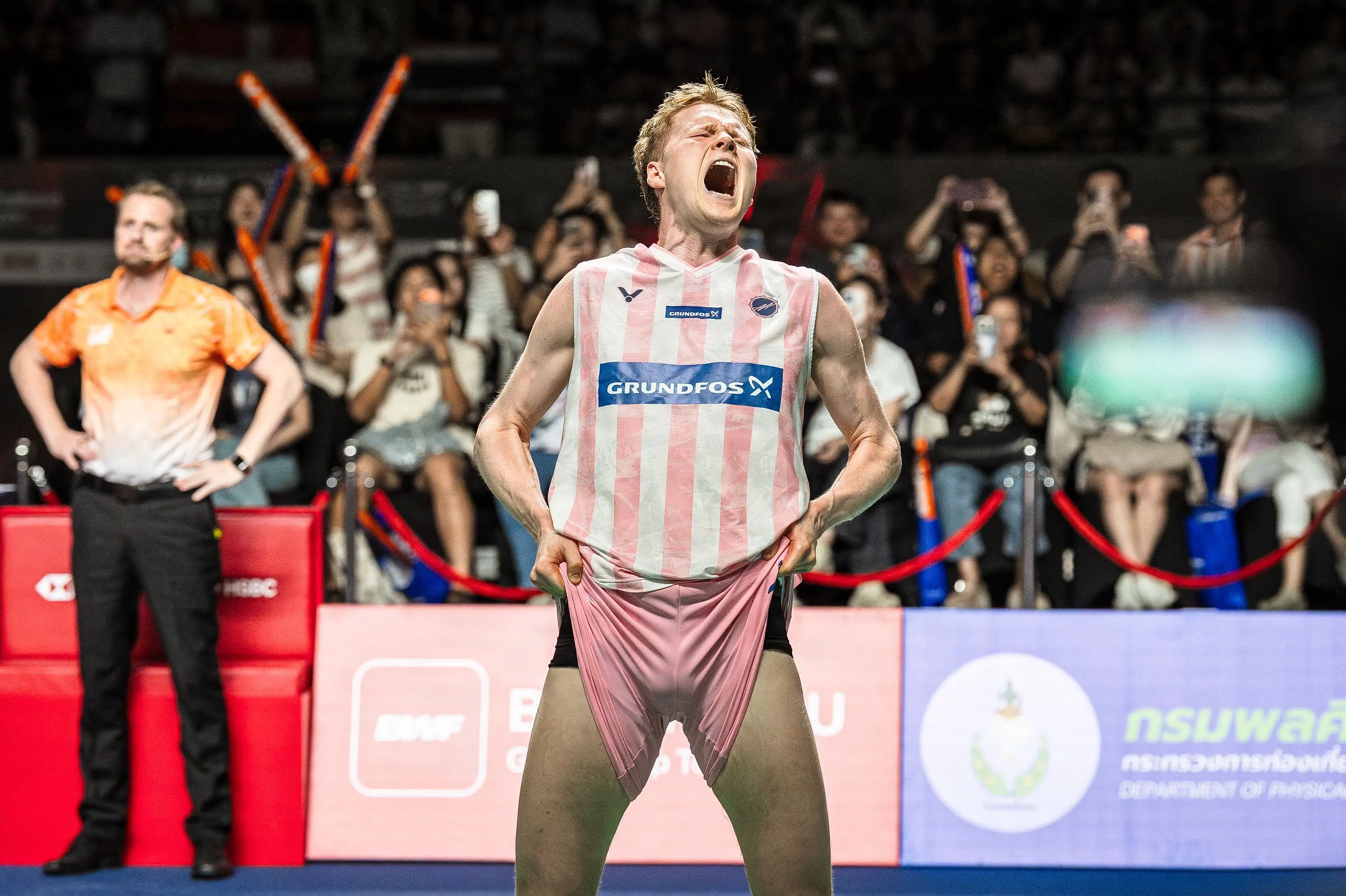 Antonsen misser tre matchbolde i tidligt exit fra China Open