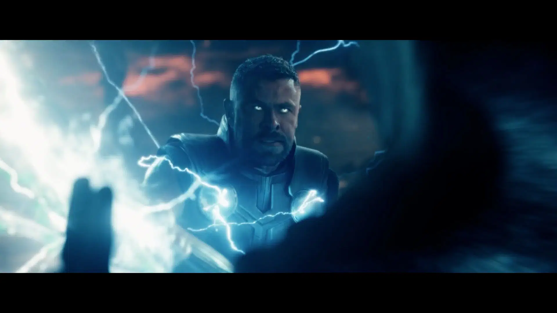 Første trailer til ny »Avengers«-film er som »Sams bar« med superhelte