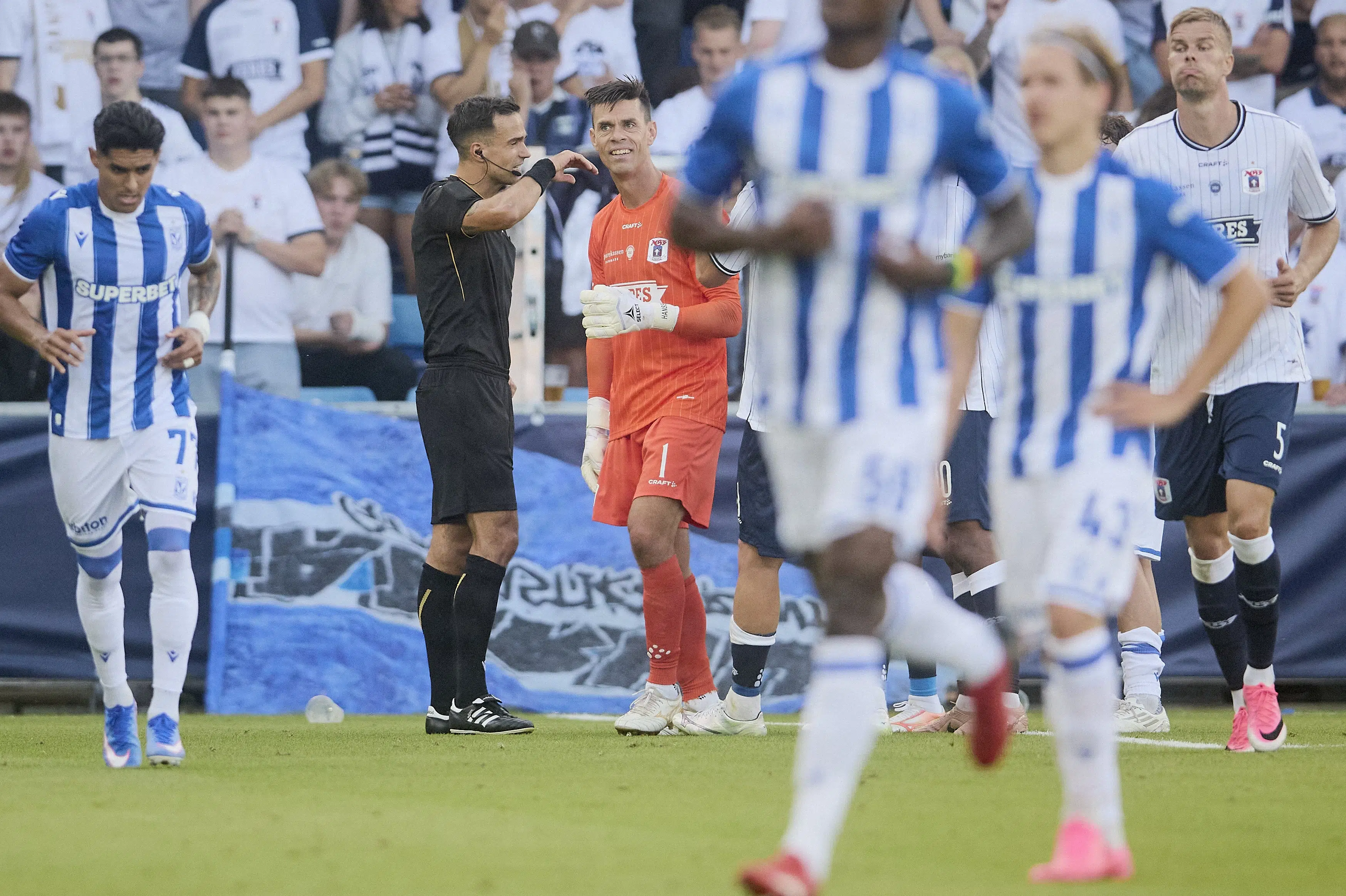 Udvist AGF-keeper: Rødt kort er svært at vurdere