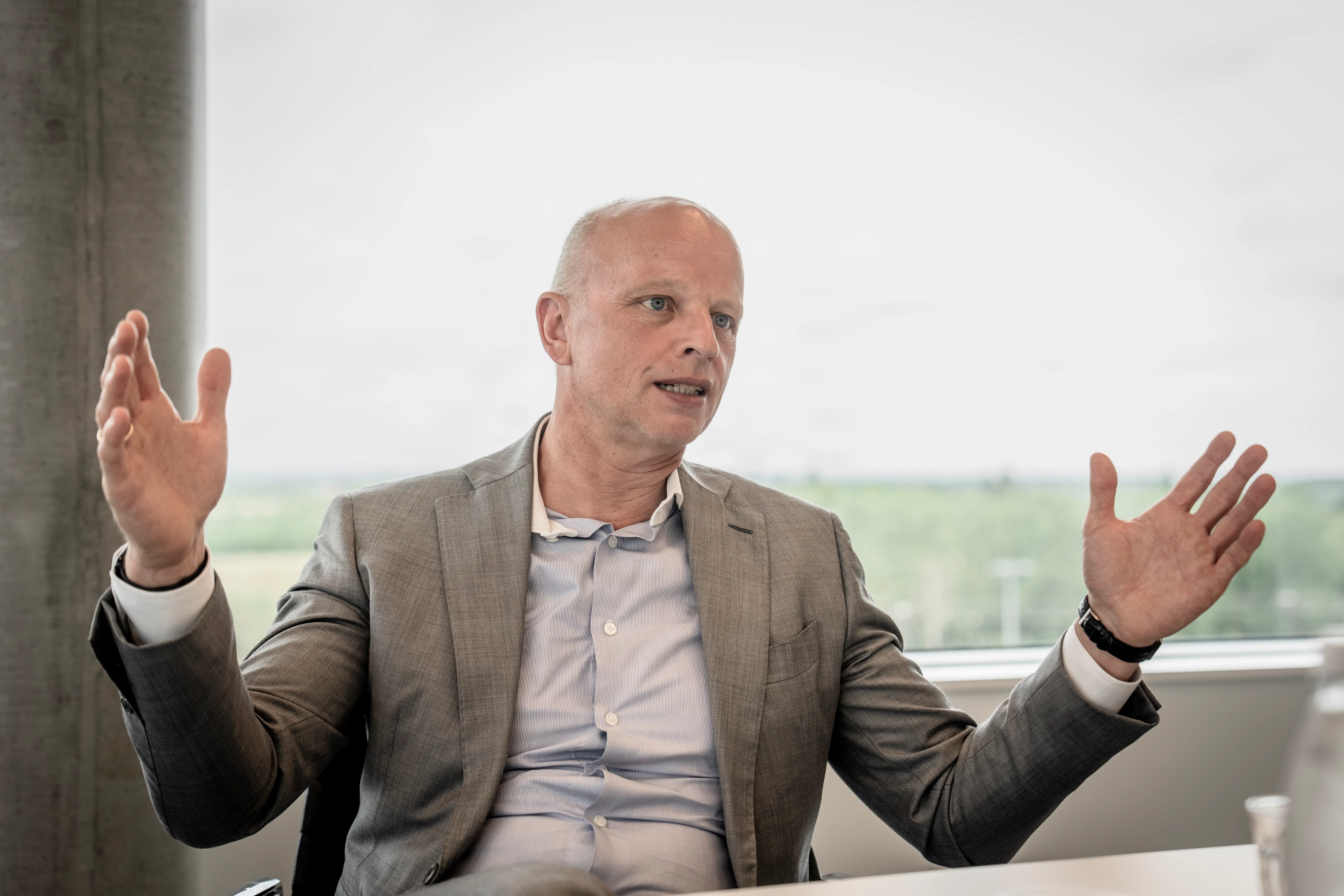 DSV kom med opjustering, alligevel brager aktien ned