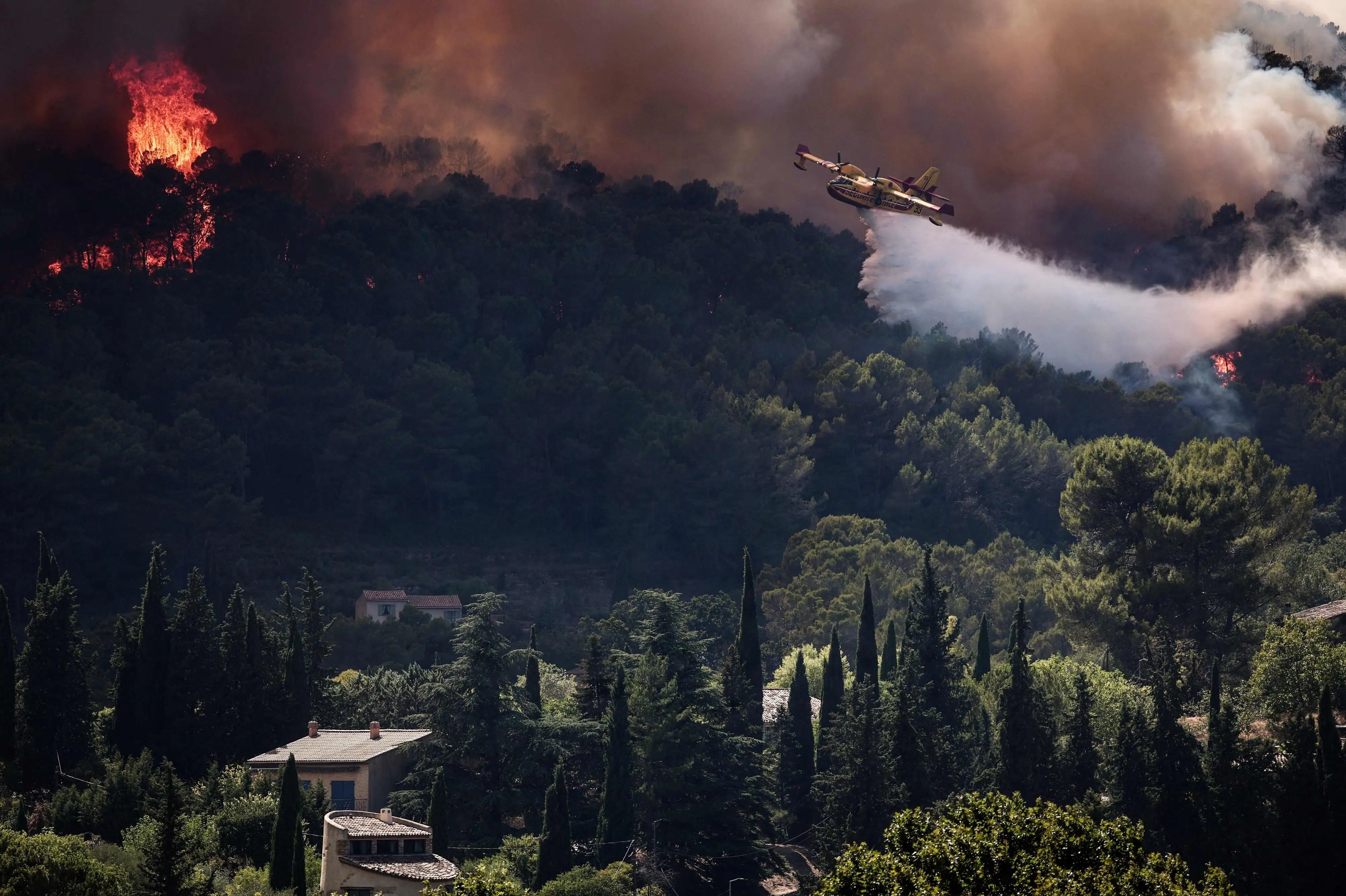 EU sender brandslukningsfly til skovbrande i Spanien og Frankrig