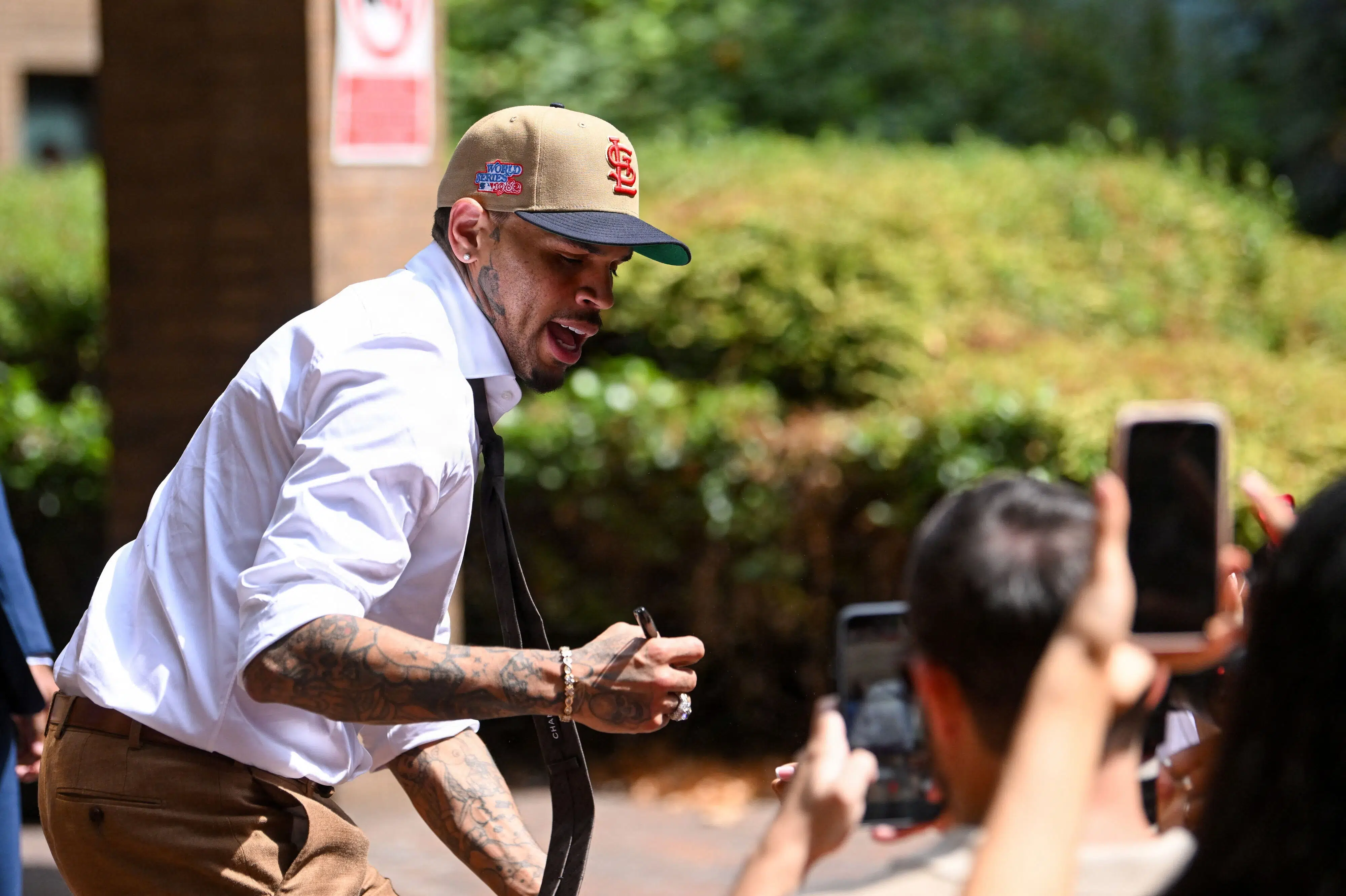 Chris Brown tilstår og undgår retssag om voldstiltaler