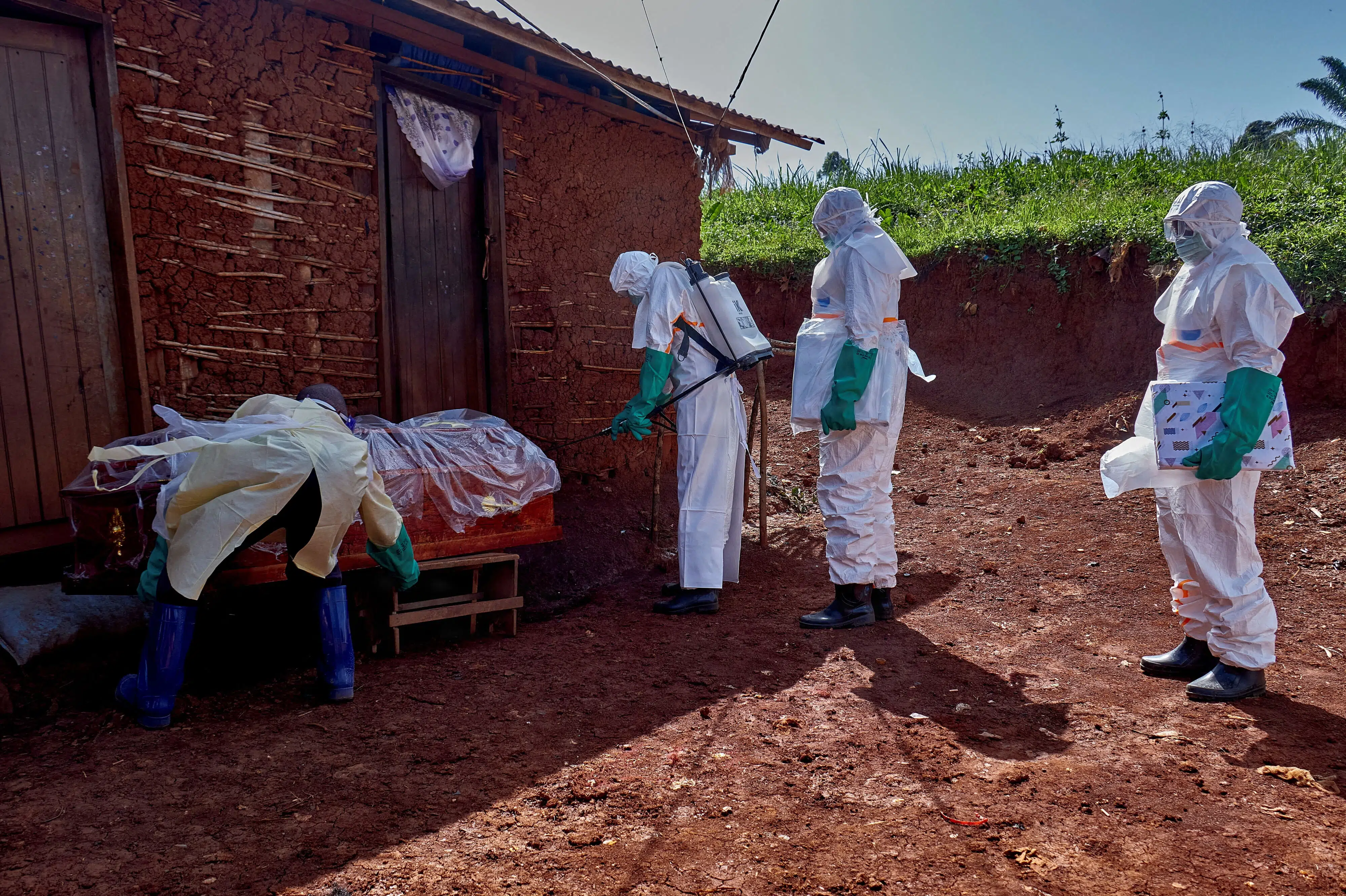 Første person er vaccineret i forsøg med ny ebolakur