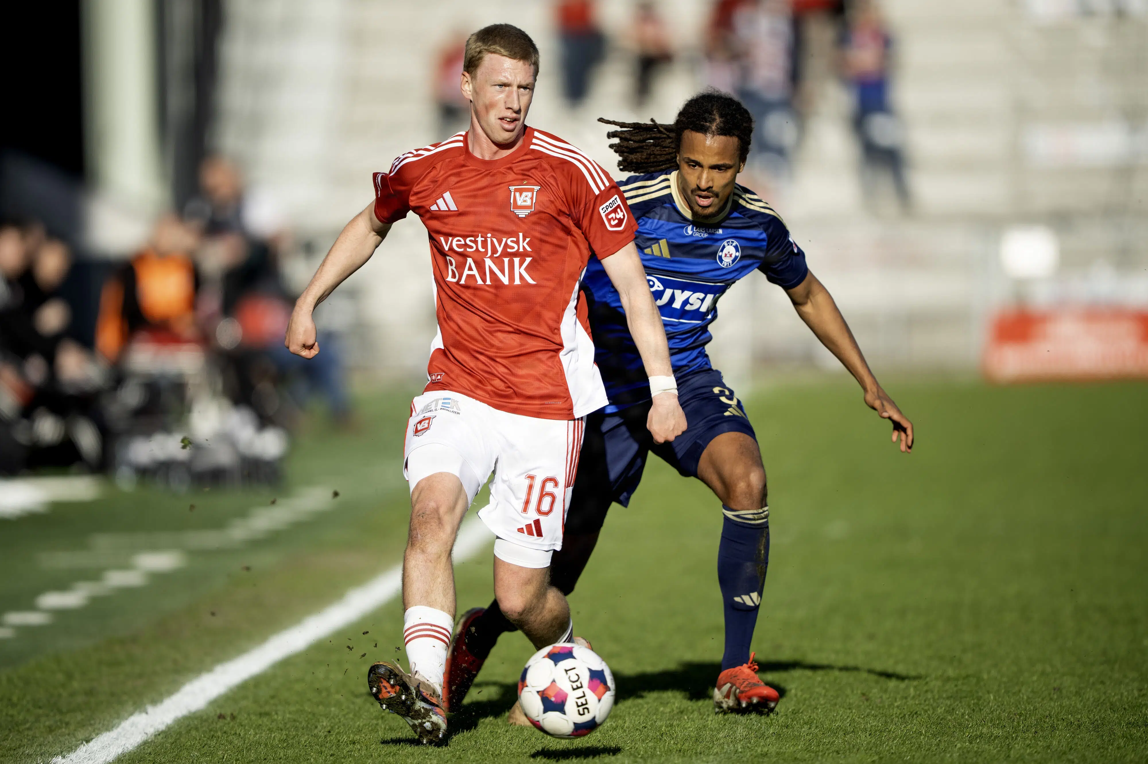 Nedrykkeren Vejle dummer sig mod oprykkeren AB i premiere