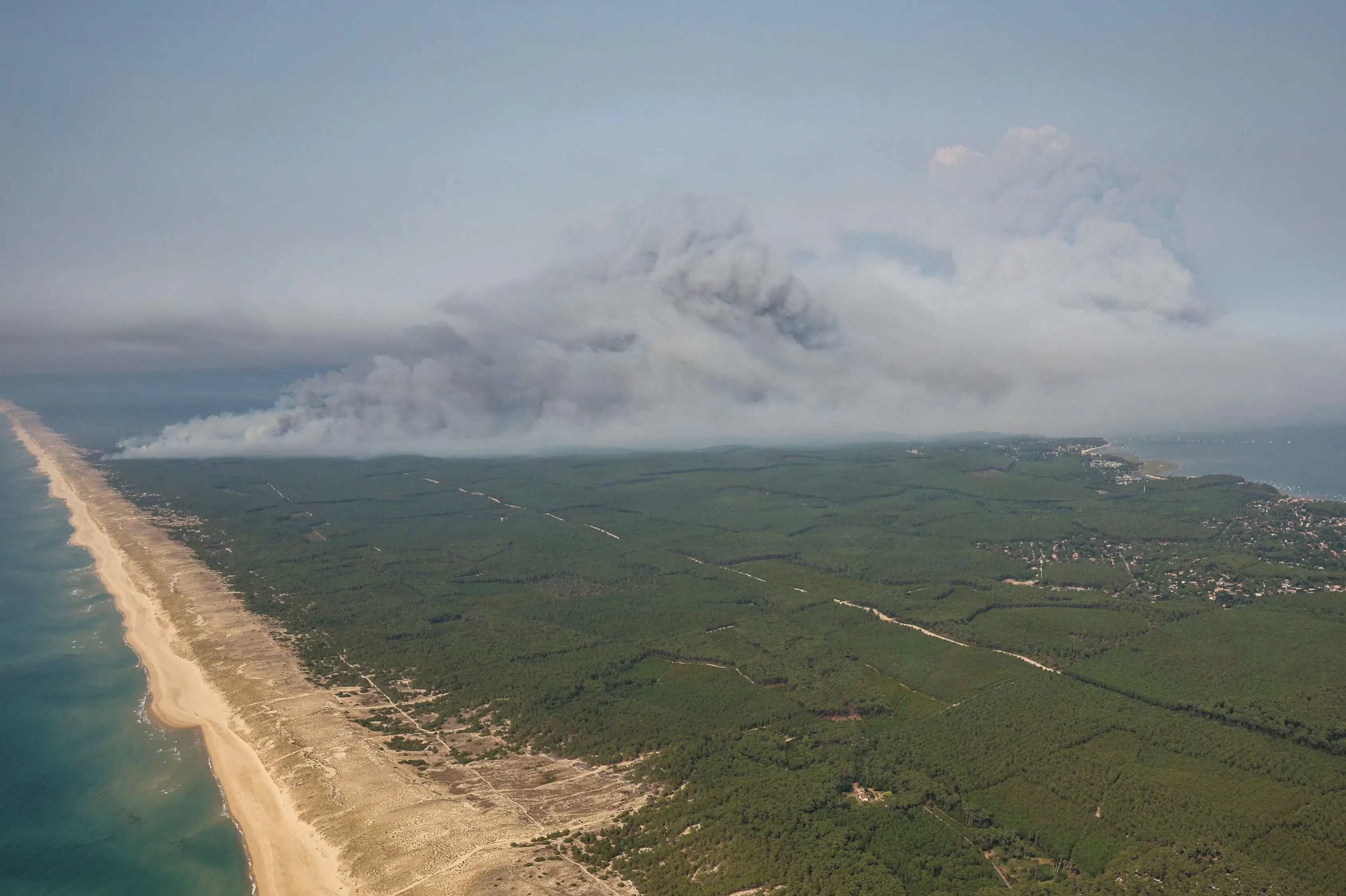 Over 140.000 er evakueret på grund af naturbrande i Frankrig