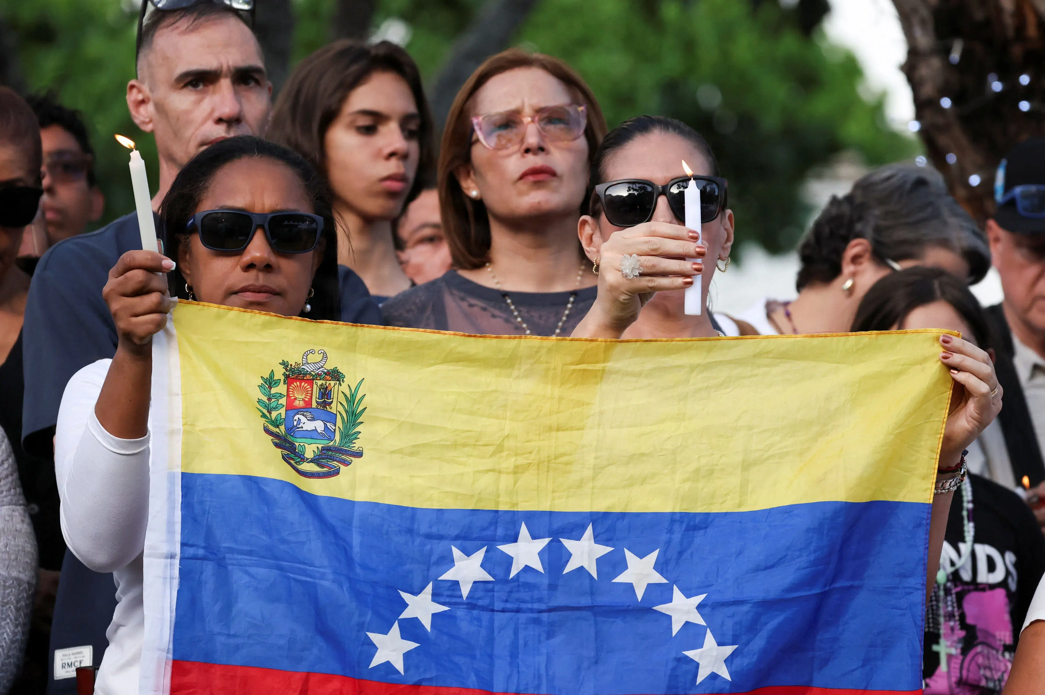 Venezuelanere holder et minuts stilhed en måned efter jordskælv