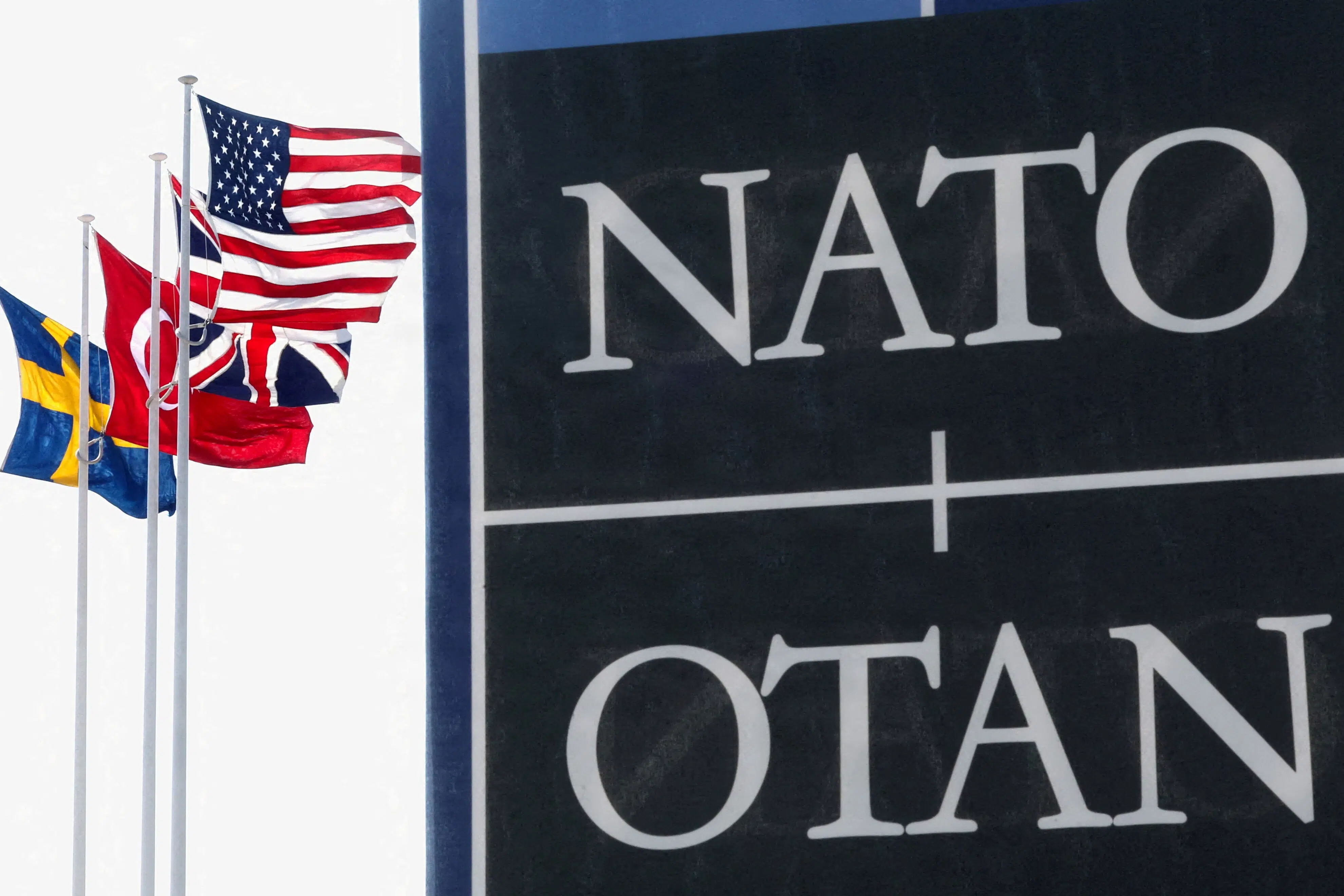 Praktikant på Nato-kontor anholdt efter mistanke om spionage