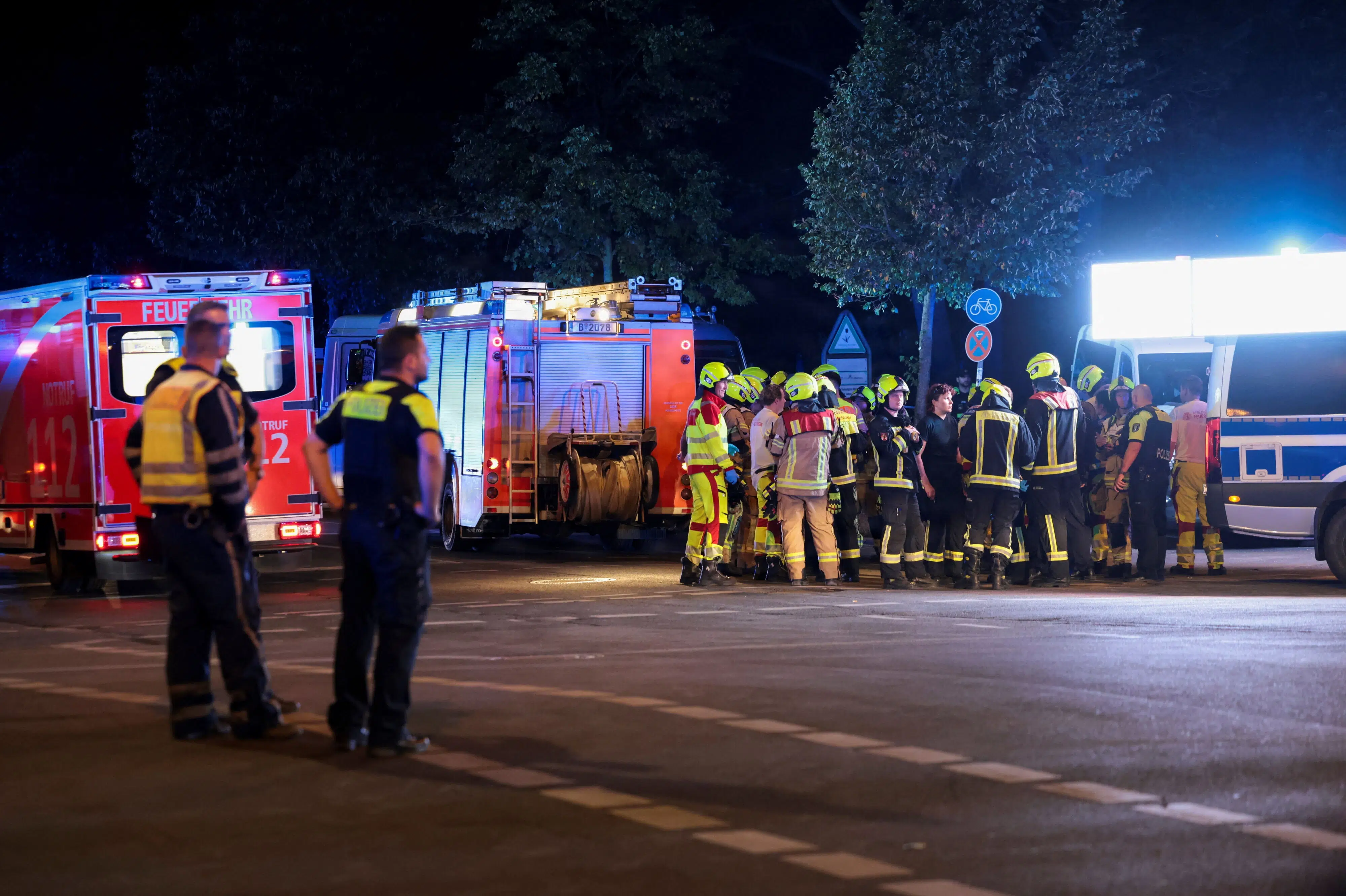 En dræbt og flere sårede efter bil kører ind i menneskemængde i Berlin