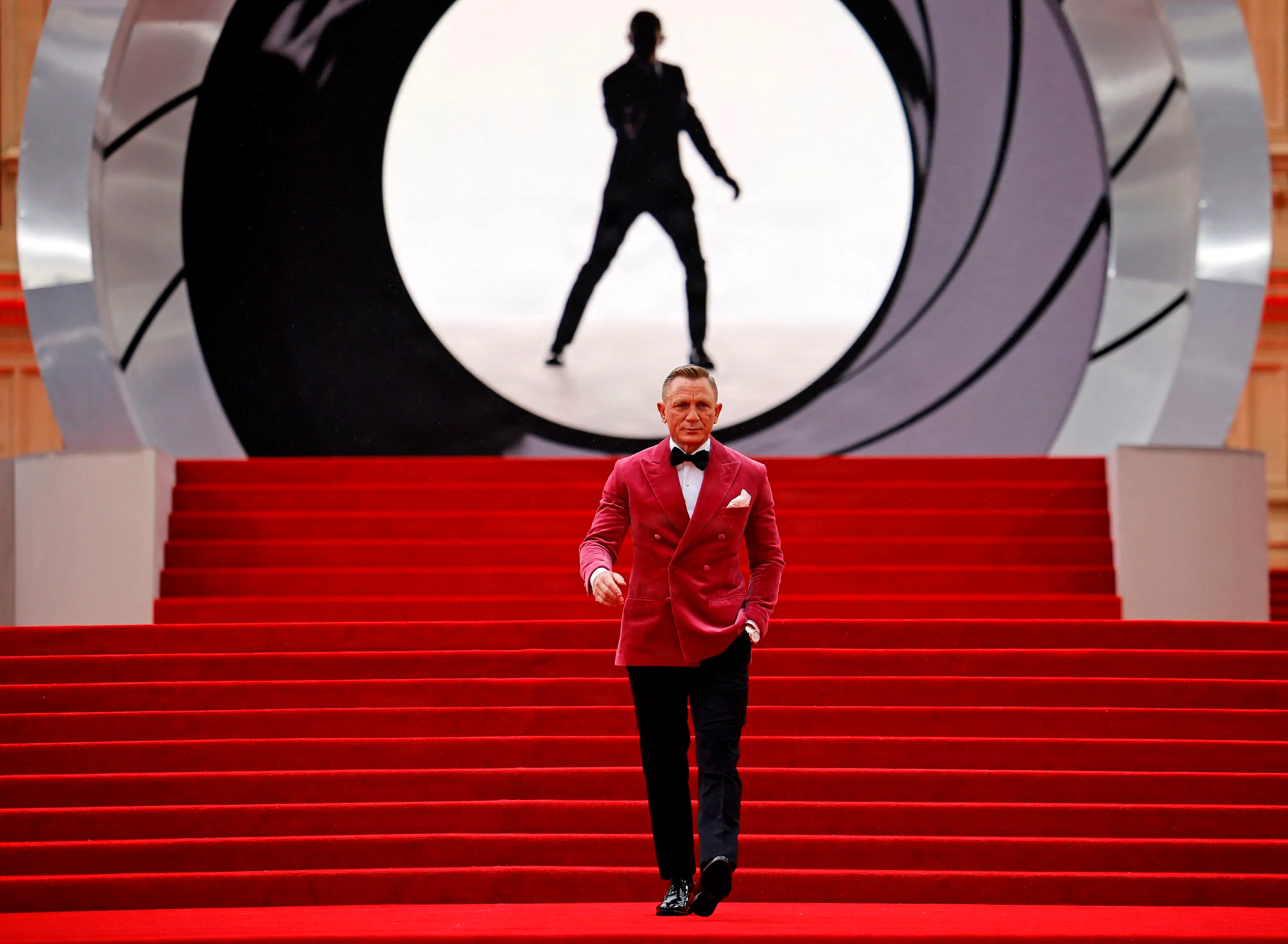 Ny James Bond bør være monogam, mener tidligere Bond-babe