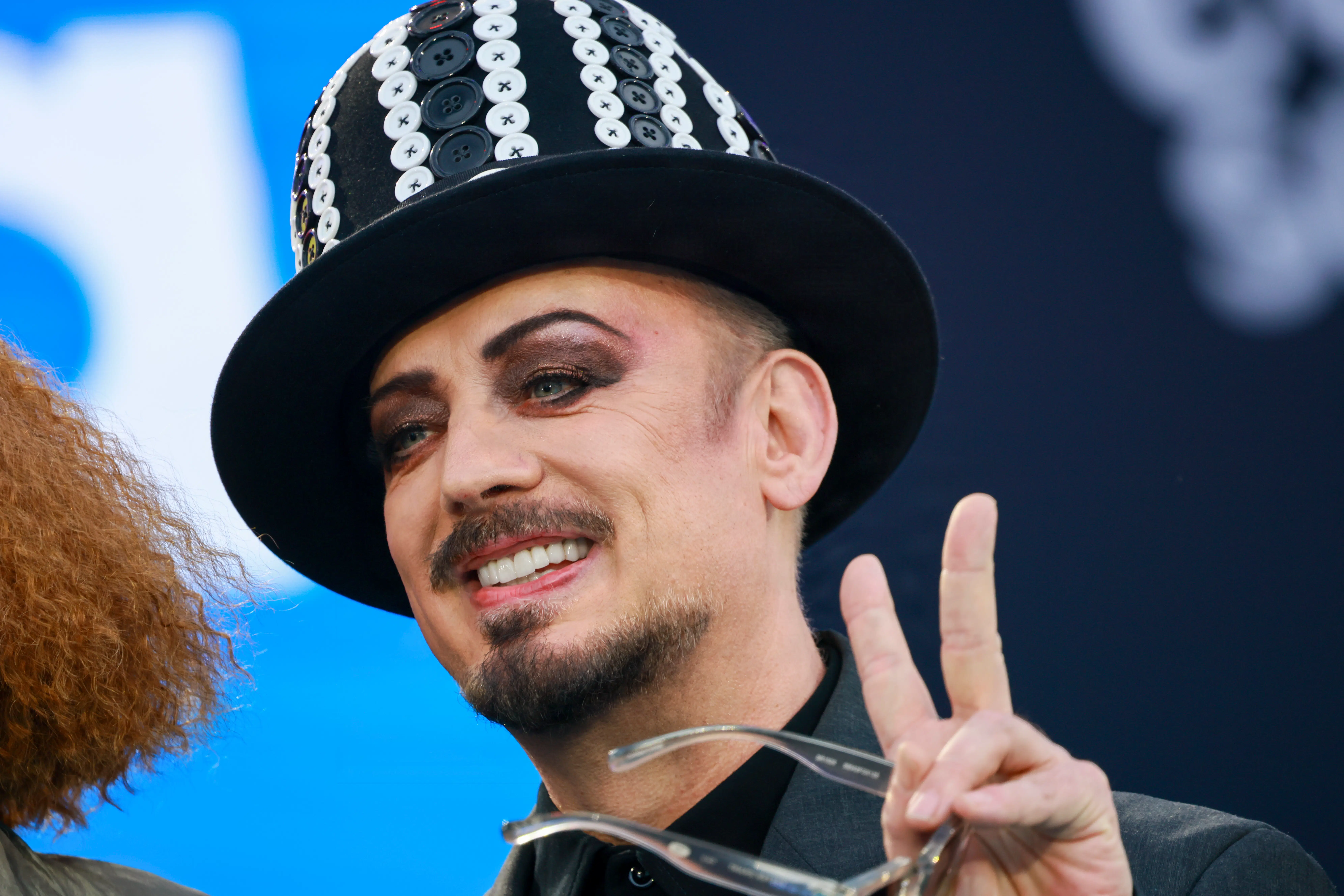 Boy George udgiver proisraelsk sang: »I siger folkemord, jeg siger krig«