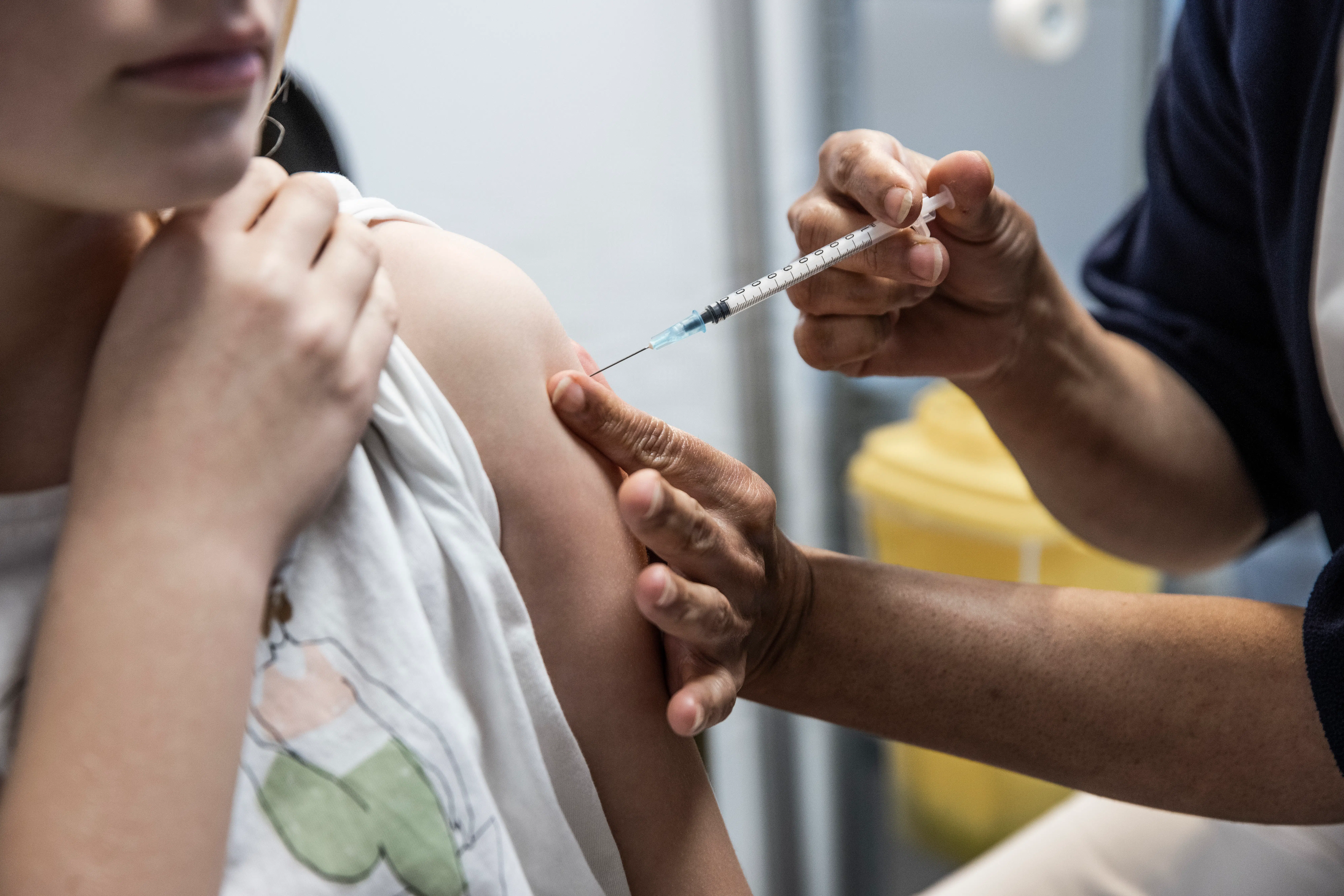 Børn fik alvorlige skader efter covid-19-vaccine. Nu får de millionerstatning