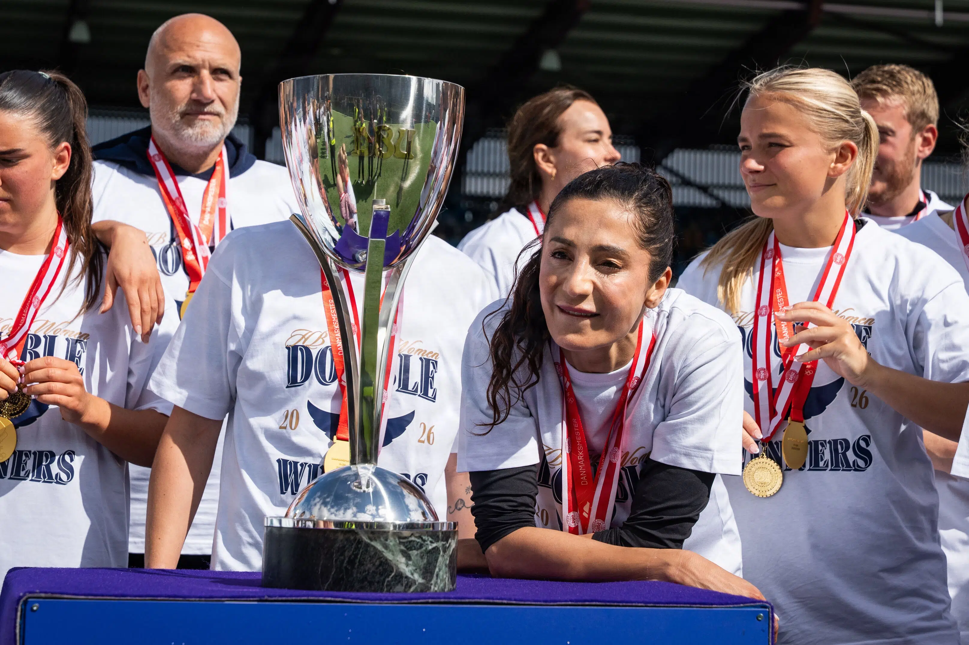Mesterklub strækker sig langt for knivskarp Nadia Nadim