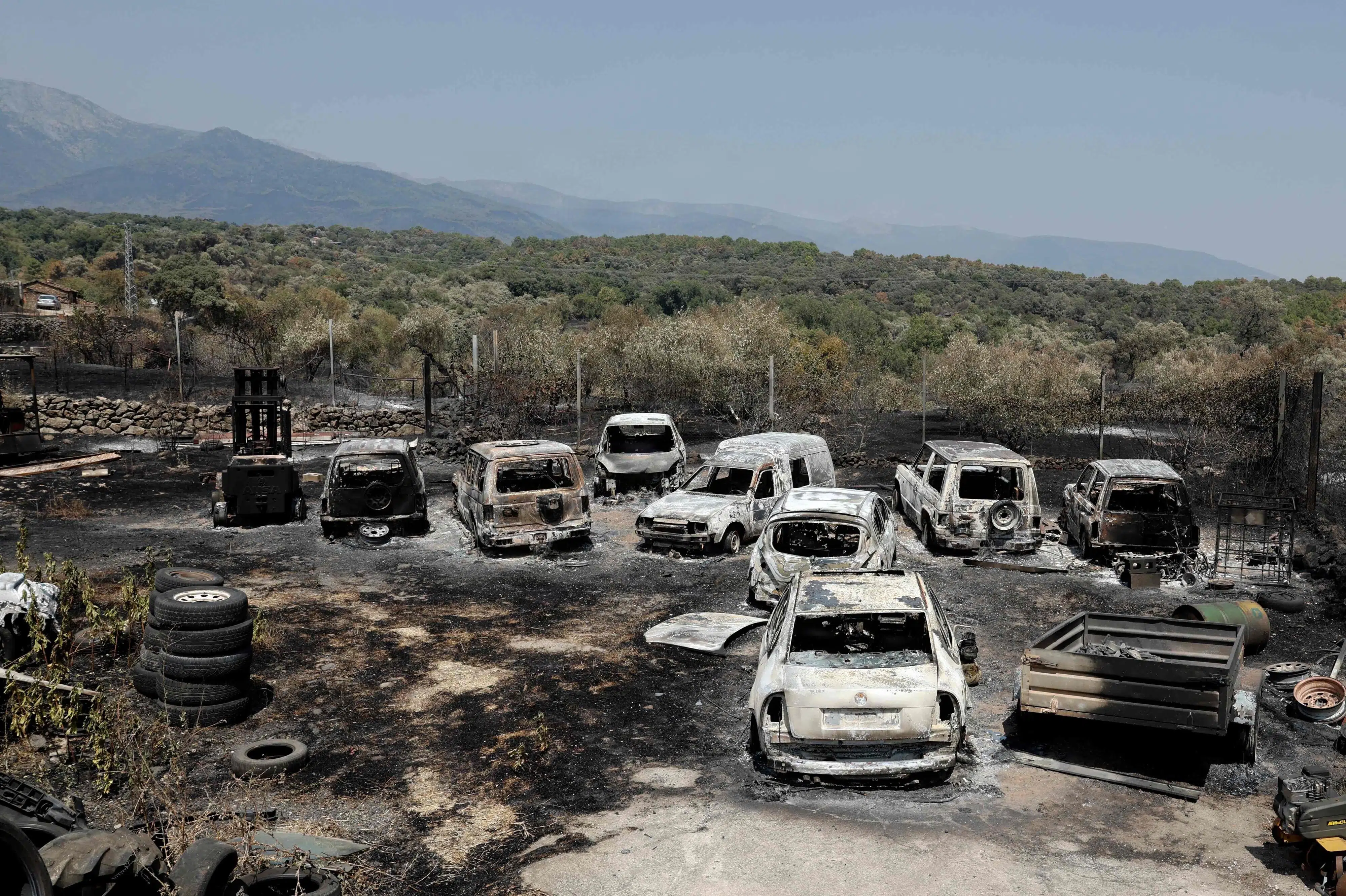 Spanien ophæver evakueringsordrer i 13 kommuner