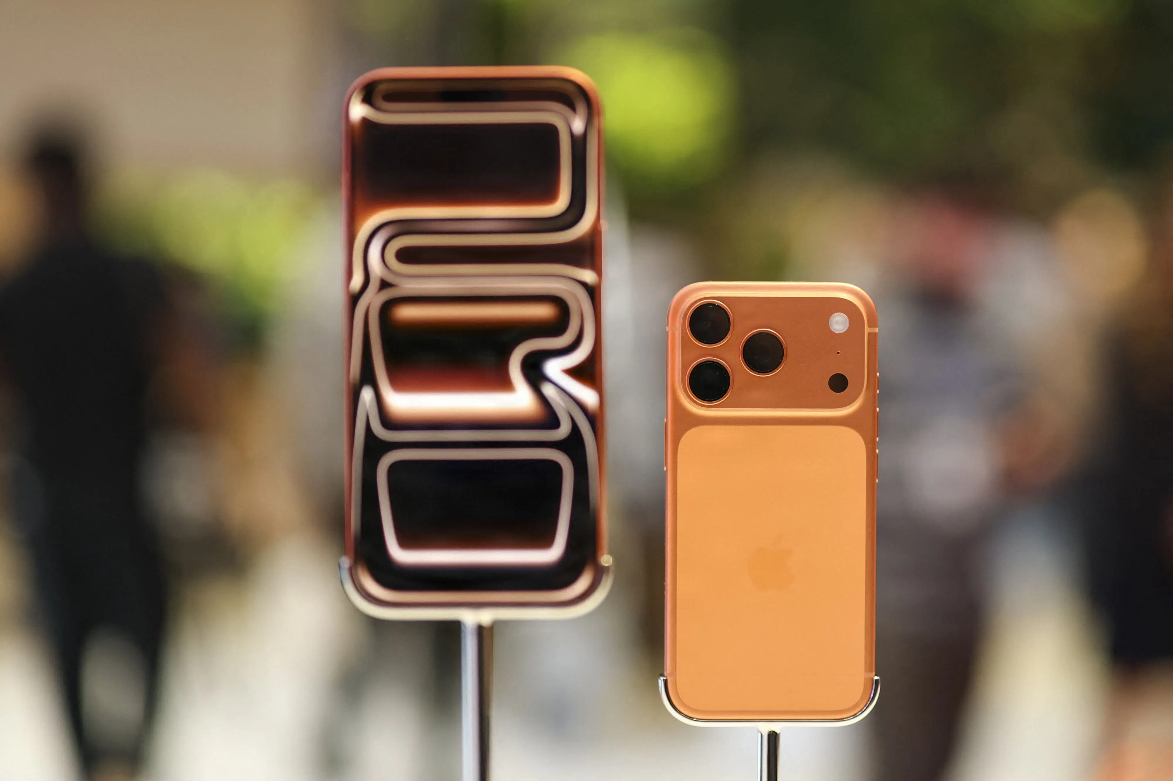 Apple overgår forventninger efter rekordsalg af iPhones