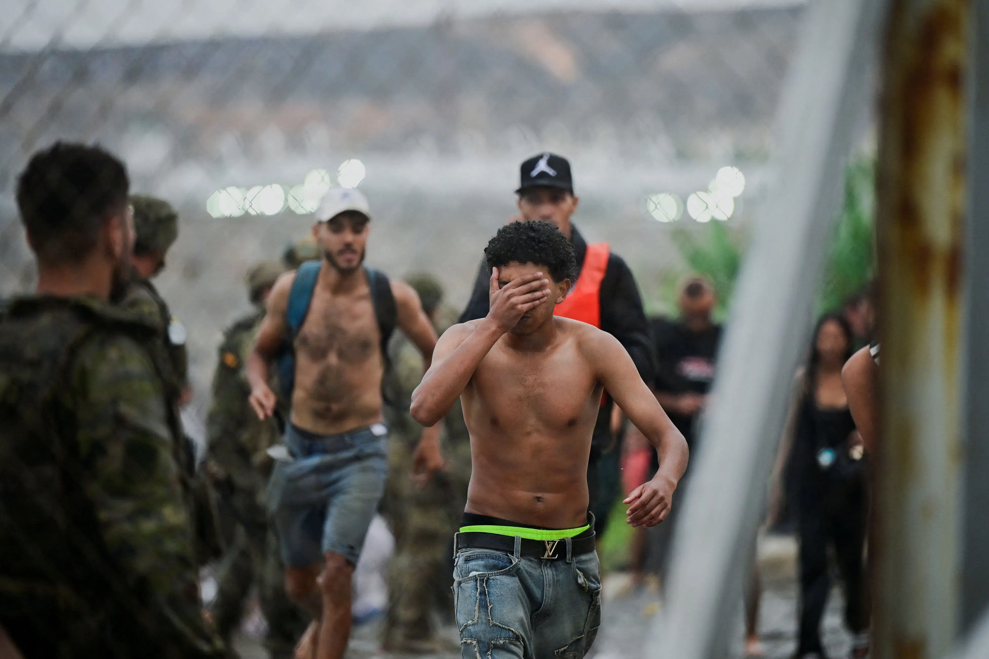 Næsten 50.000 migranter er trængt ind i spansk eksklave på et døgn