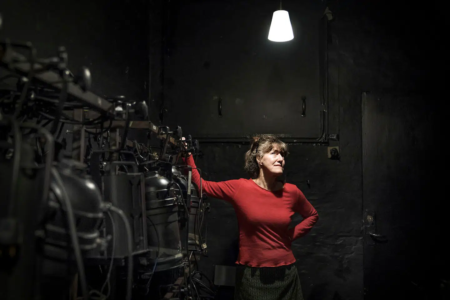 Methe Bendix i Krudttøndens teatersal, hvor Teater Hund fremover skal spille to forestillinger årligt sideløbende med en masse andre aktiviteter på Østerbro. »Det er skønt at møde en bydel, der ikke har et børneteater i forvejen, og som vildt gerne vil have os,« siger hun.