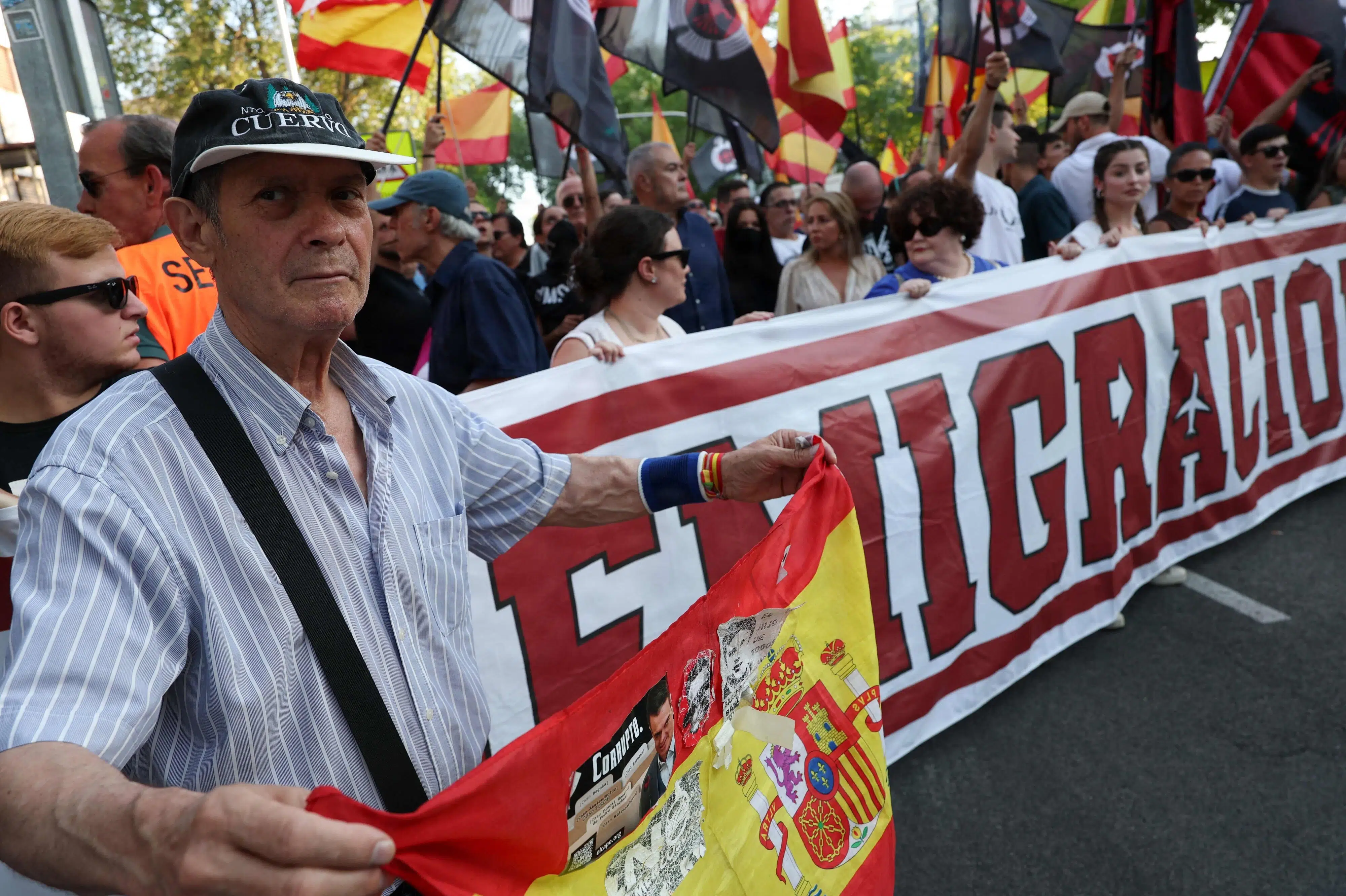 Migranters ankomst til spansk eksklave udløser demonstration i Madrid