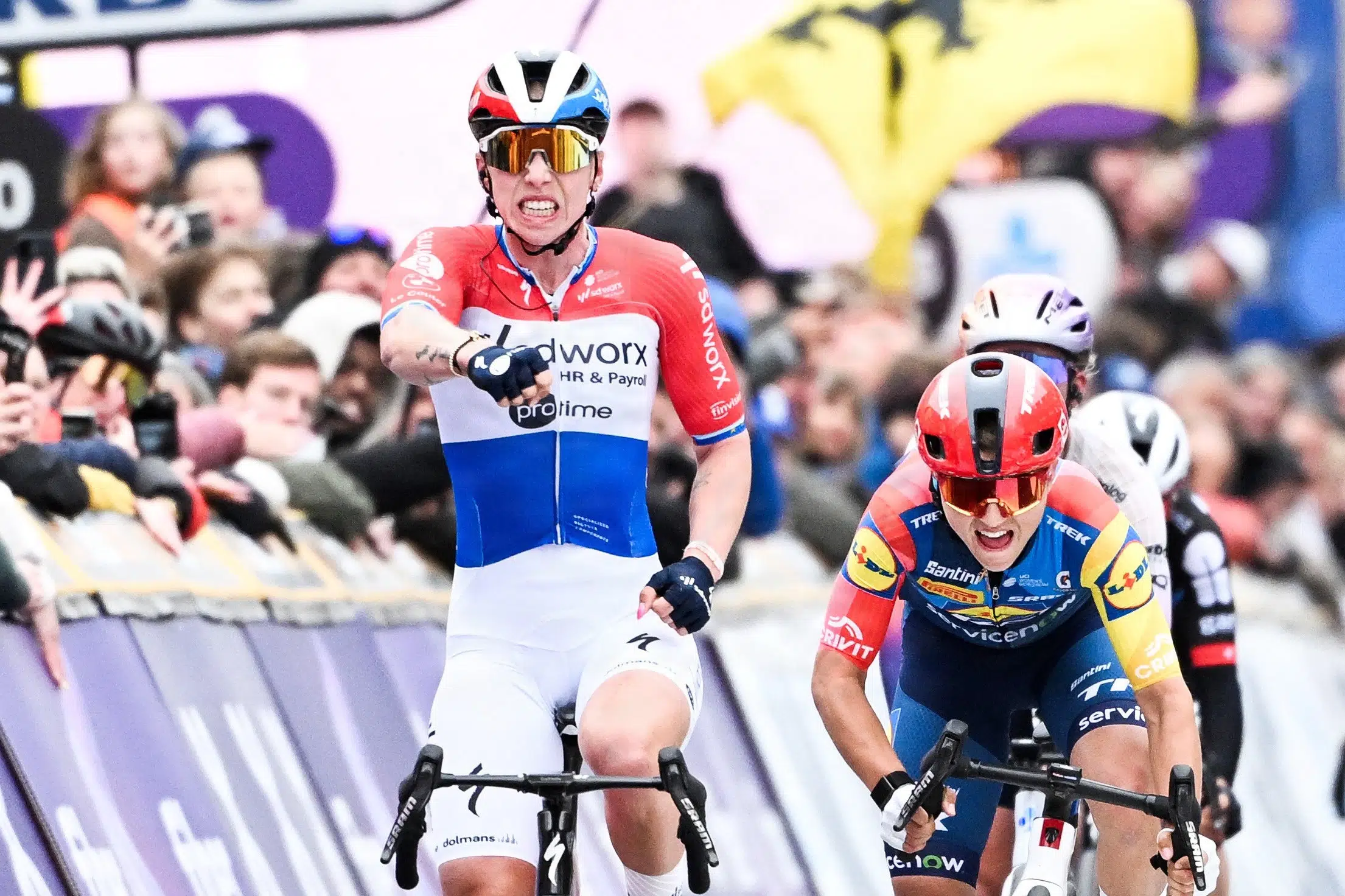 Wiebes åbner kvindernes Tour de France med sejr og gul trøje