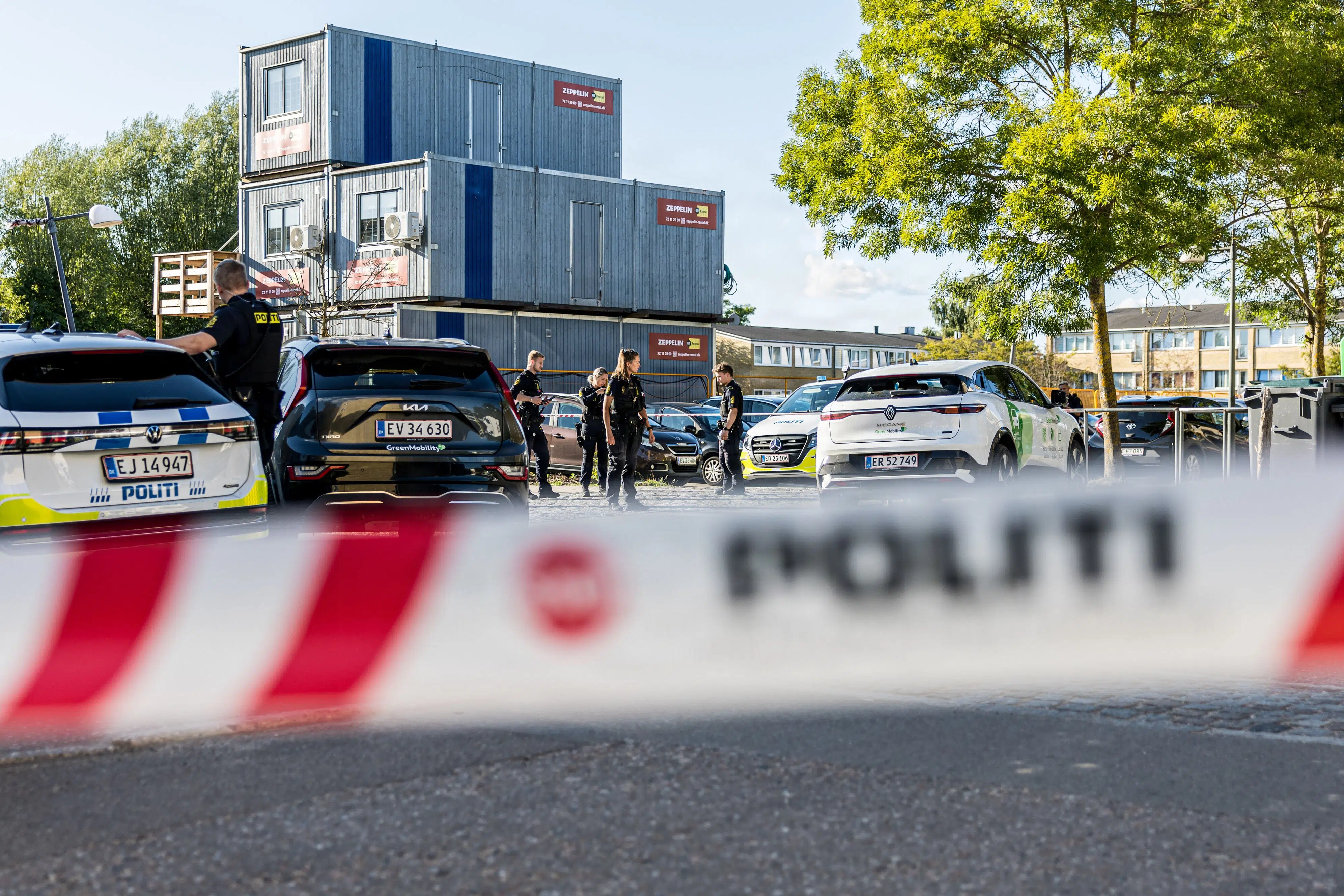 Politi har skudt mod personbil under eftersættelse