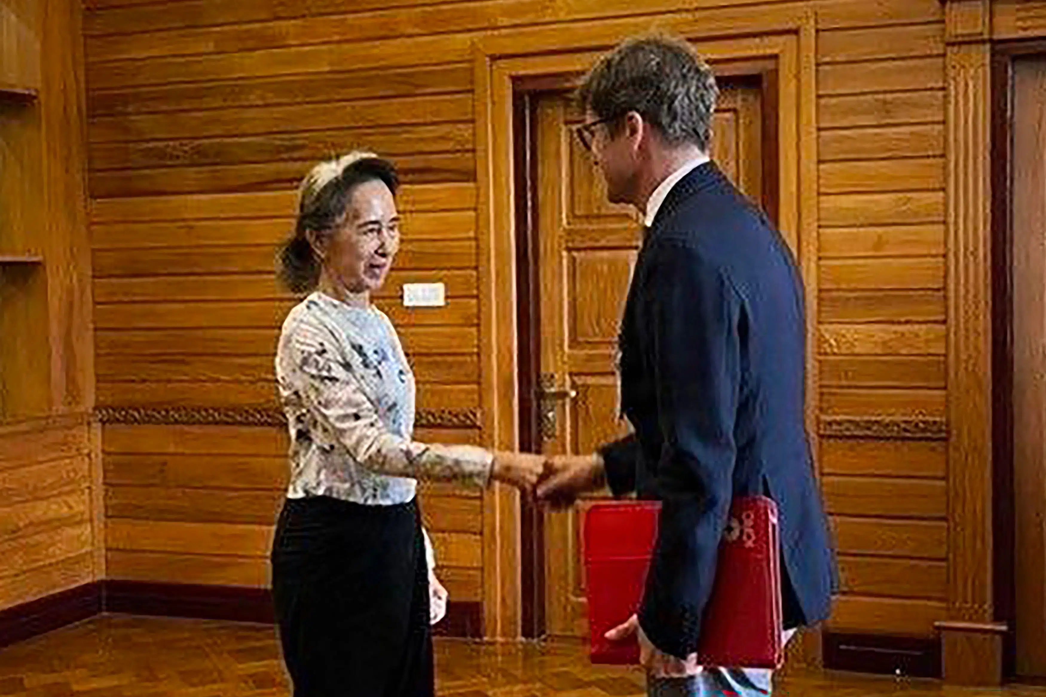 Røde Kors-repræsentant har besøgt Aung San Suu Kyi i Myanmar