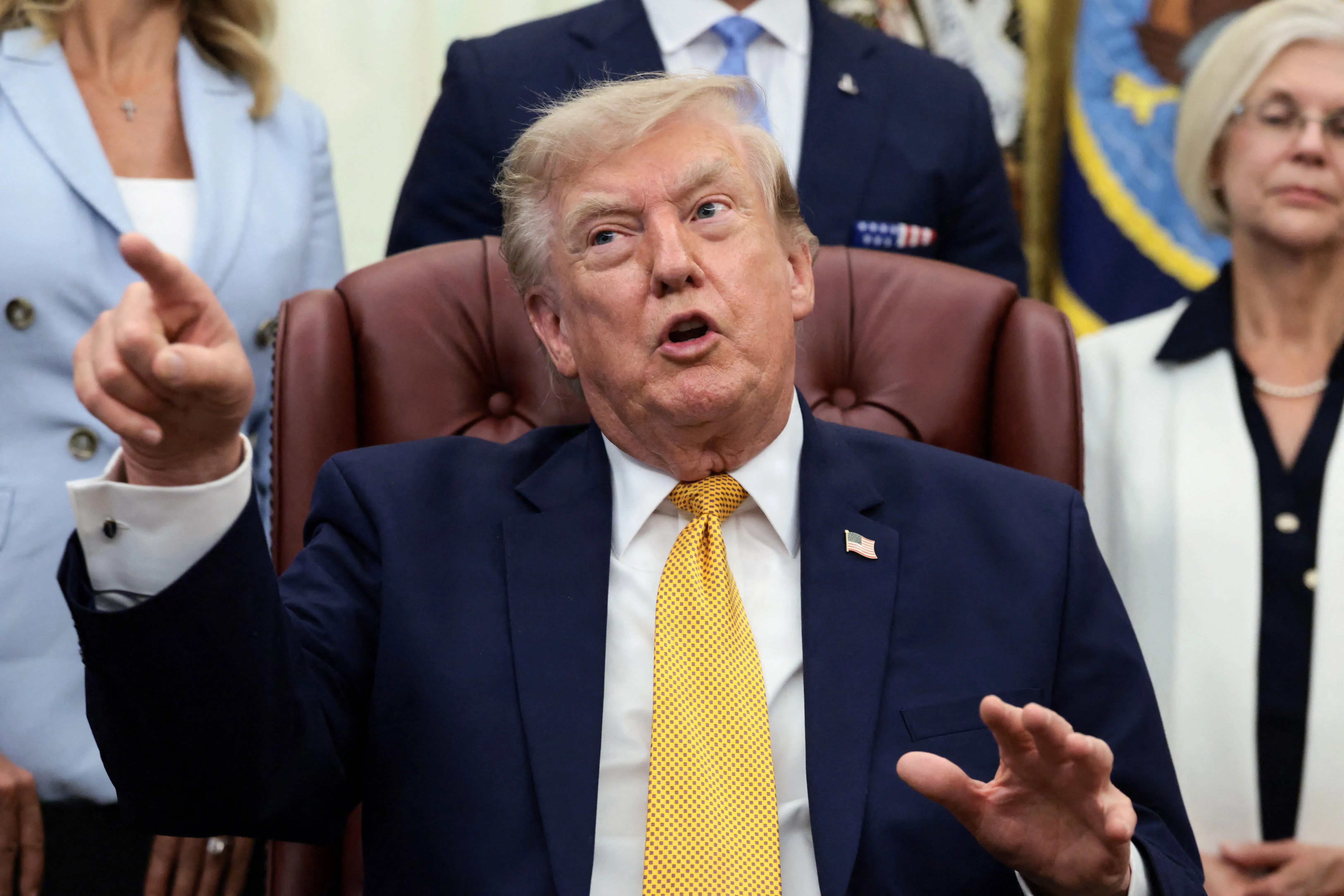 Trumps fjender samler sig på opsigtsvækkende billede. Men historien afslører, hvor galt det kan gå