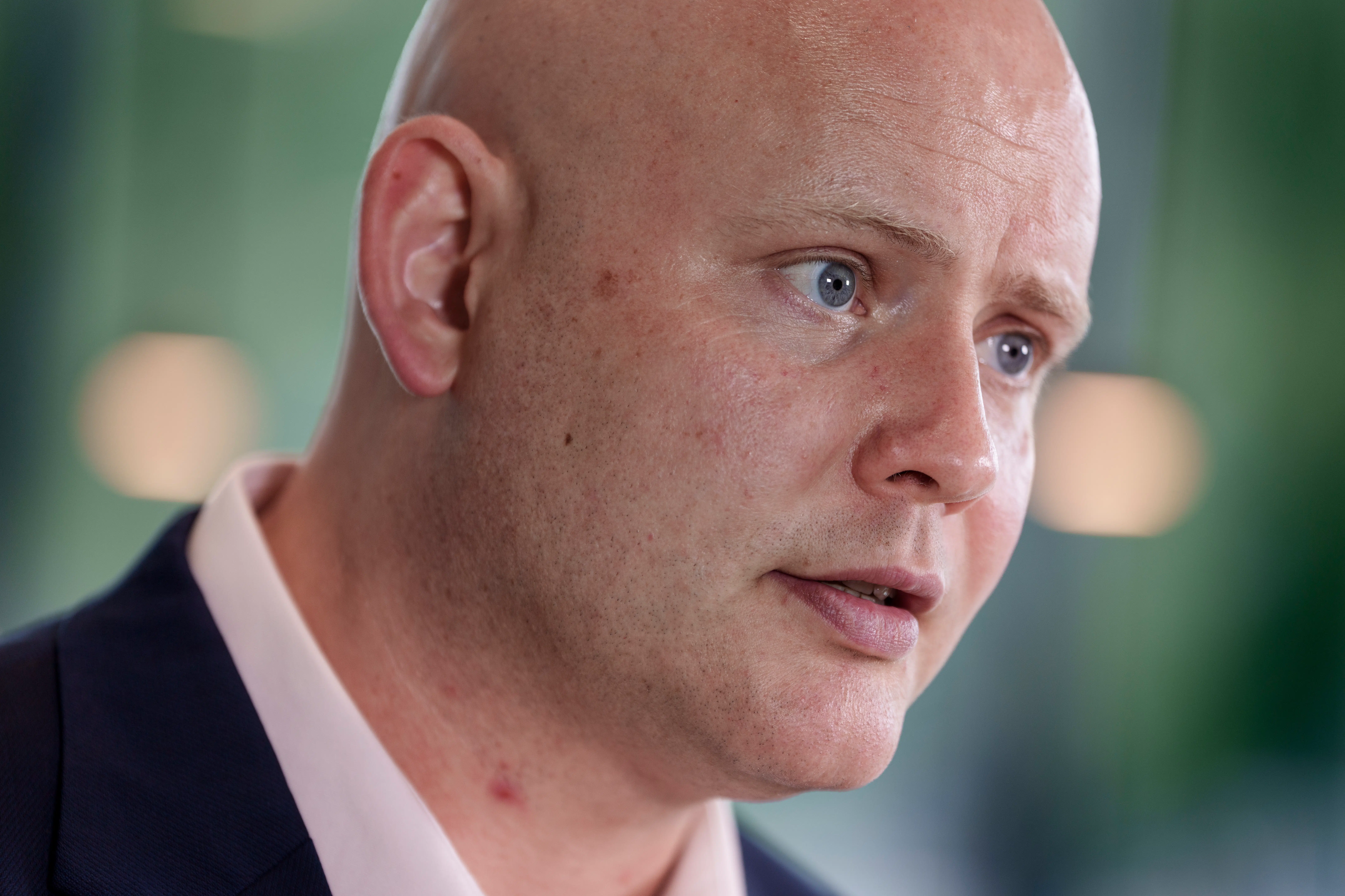 Det er svimlende dyrt, ekstremt bøvlet og flertallet mangler. Lavere moms har lange udsigter