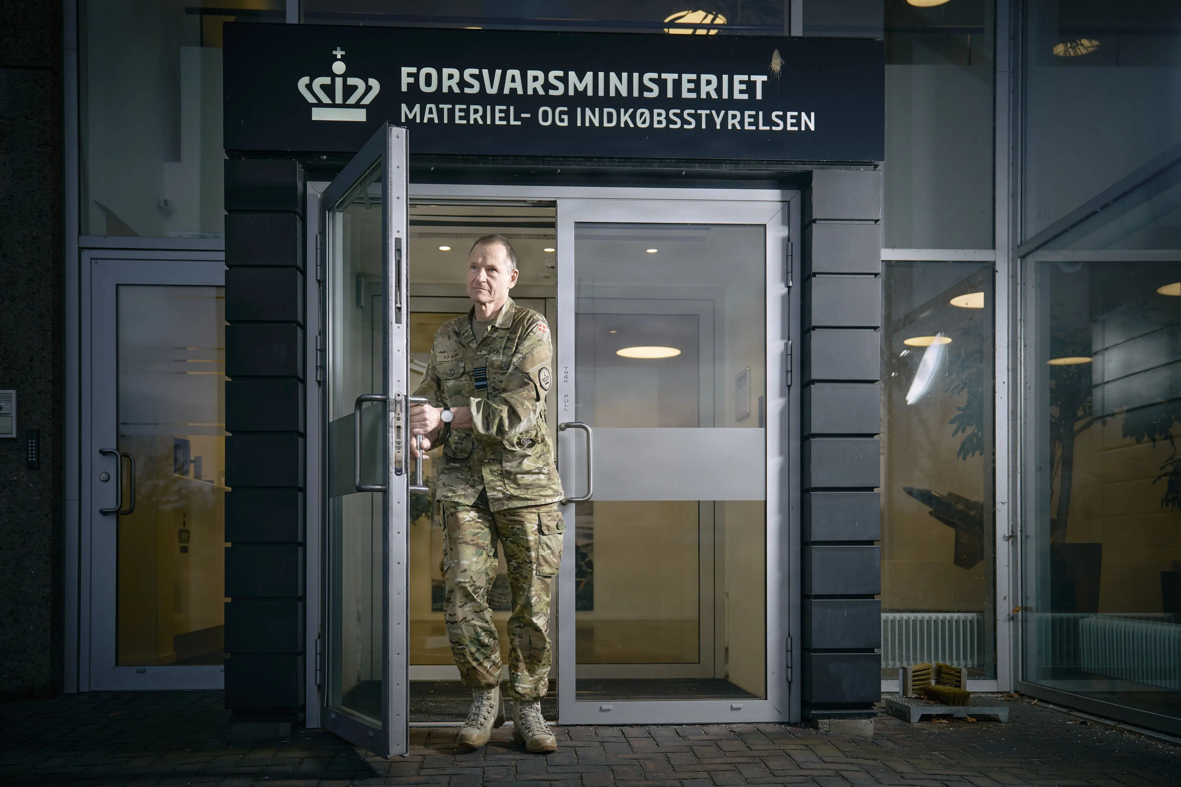 Mand og kvinde tiltalt for bedrageri mod forsvarsstyrelse