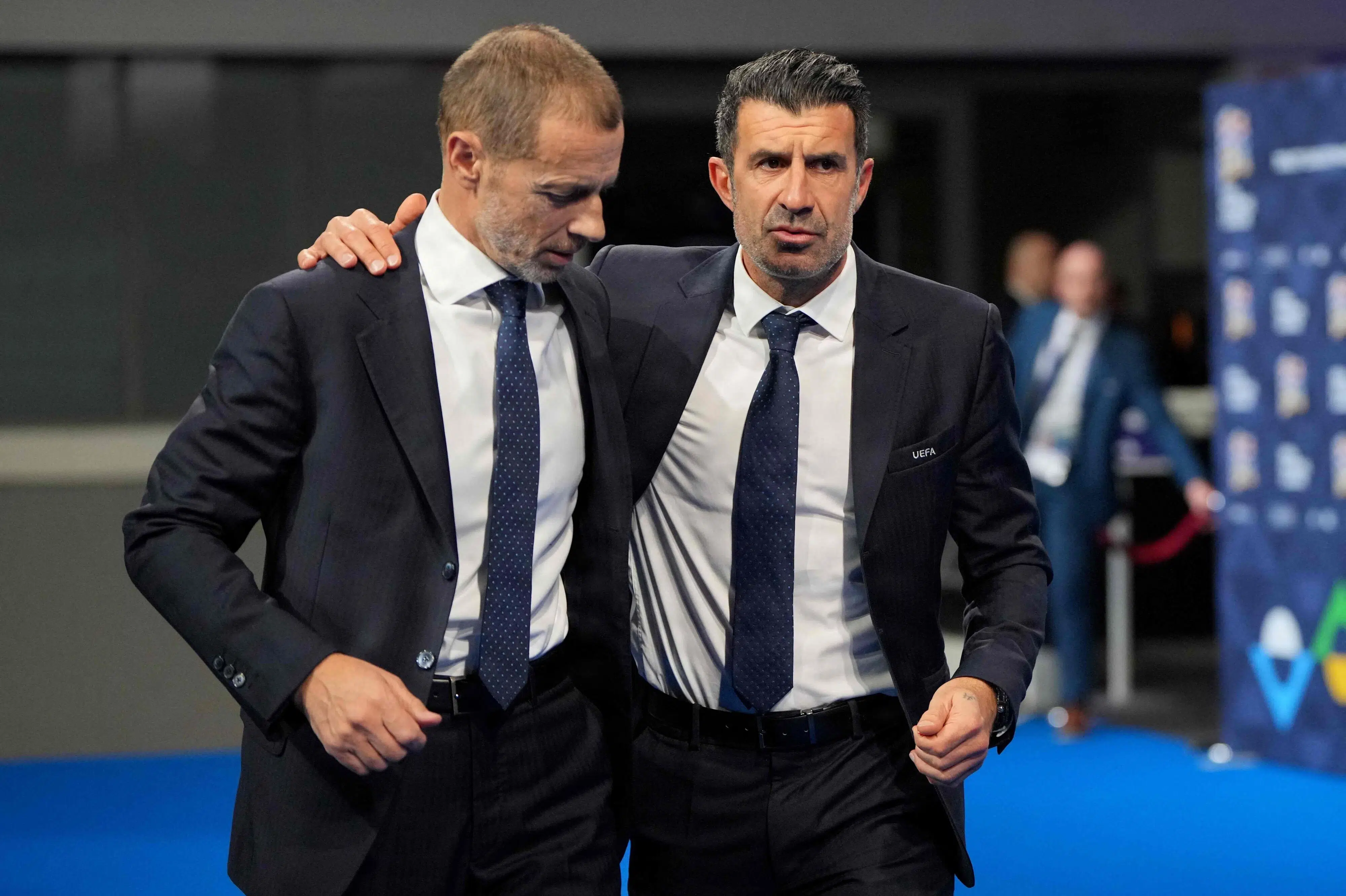 Fodboldlegenden Luís Figo opfordrer Infantino til at gå af