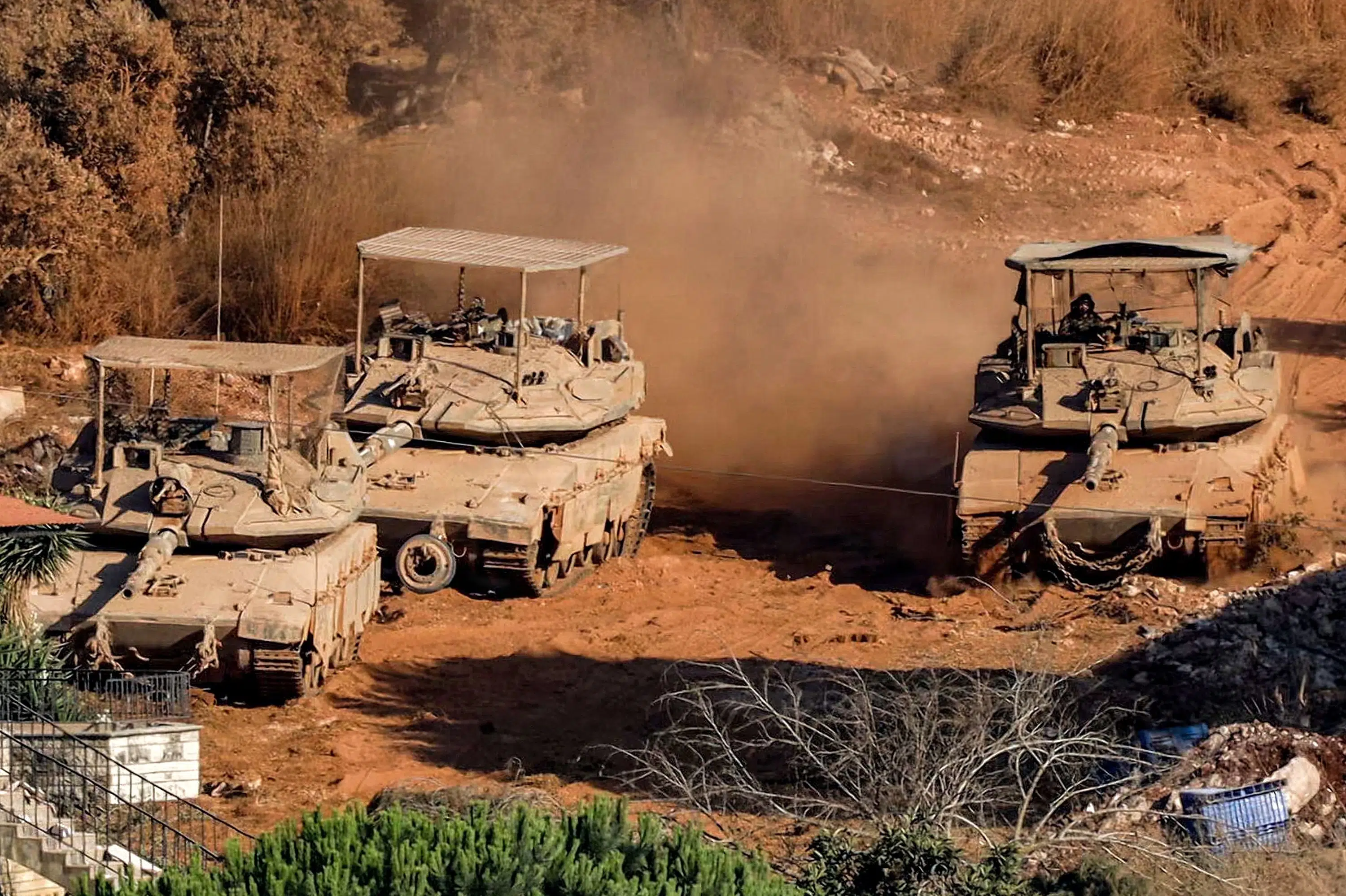 Israel angriber det sydlige Libanon kort efter forhandlinger i Rom