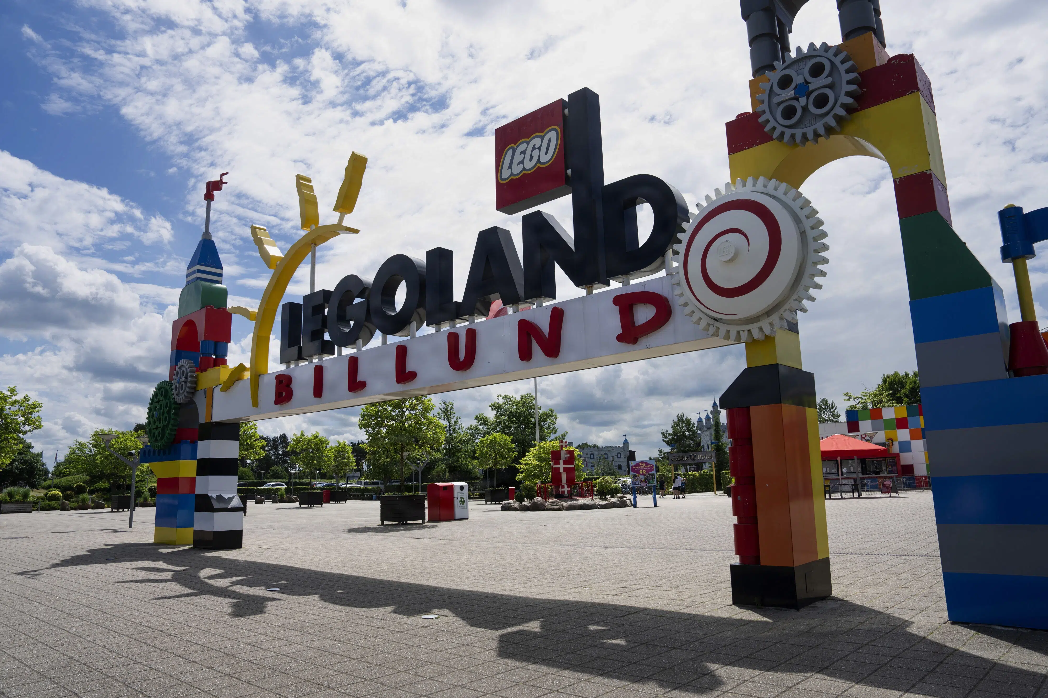 Gæster er fanget i forlystelse ti meter over jorden i Legoland