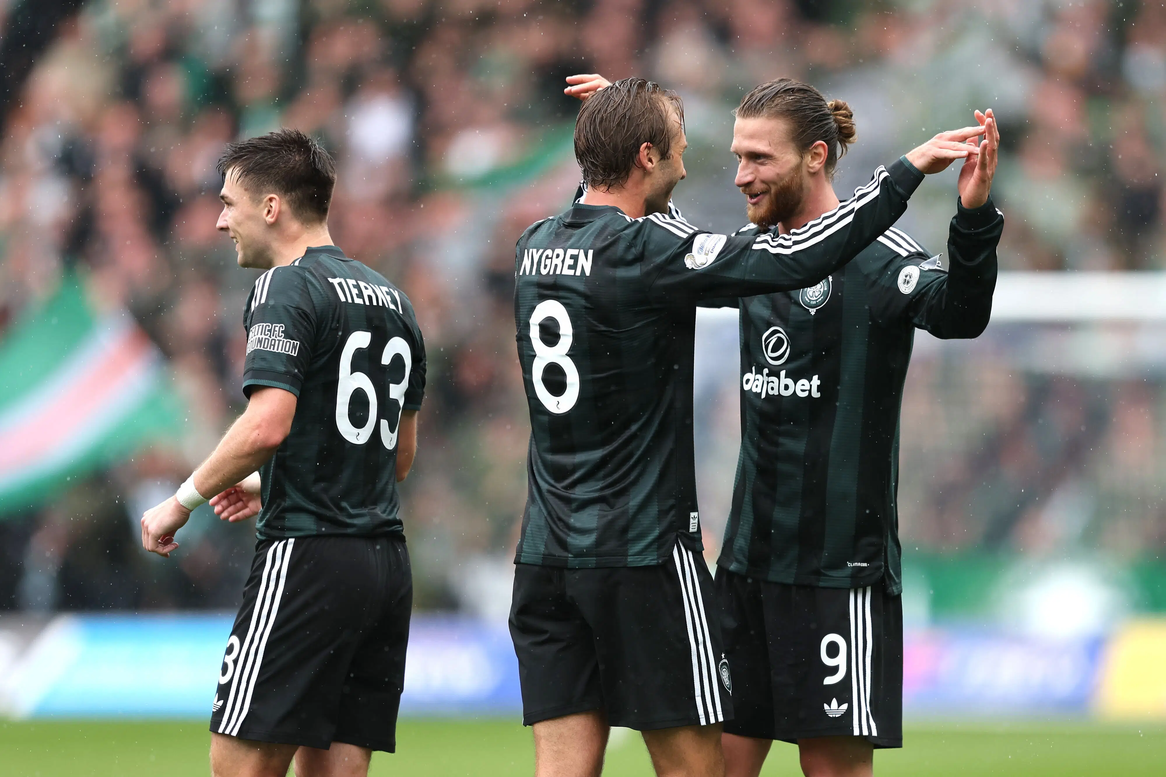 Kasper Høgh reagerer på Celtic-hattrick med grin og jokes