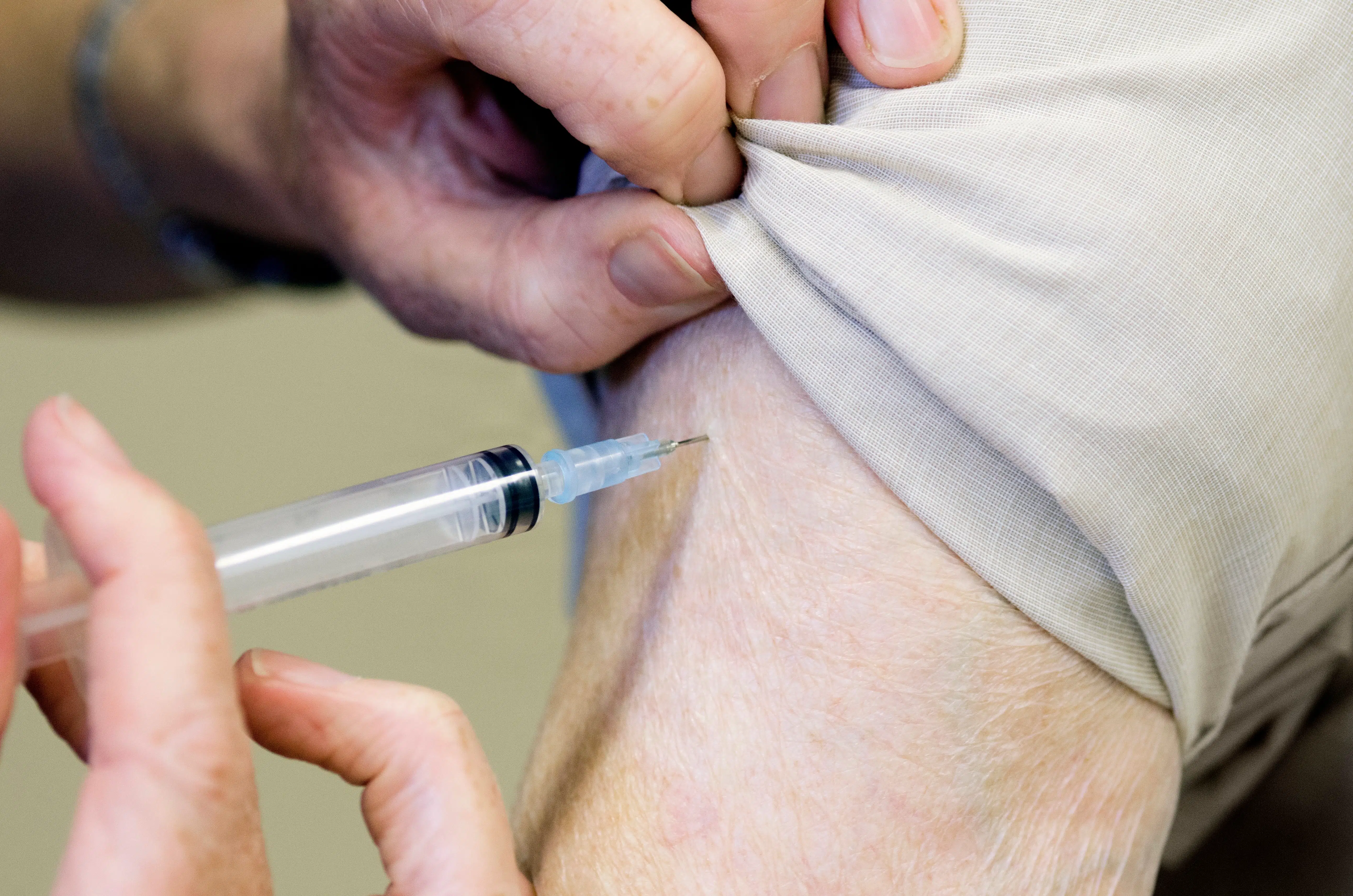 »Det vil redde liv.« Ny gratis vaccine er på vej for at beskytte voksne mod frygtet bakterie
