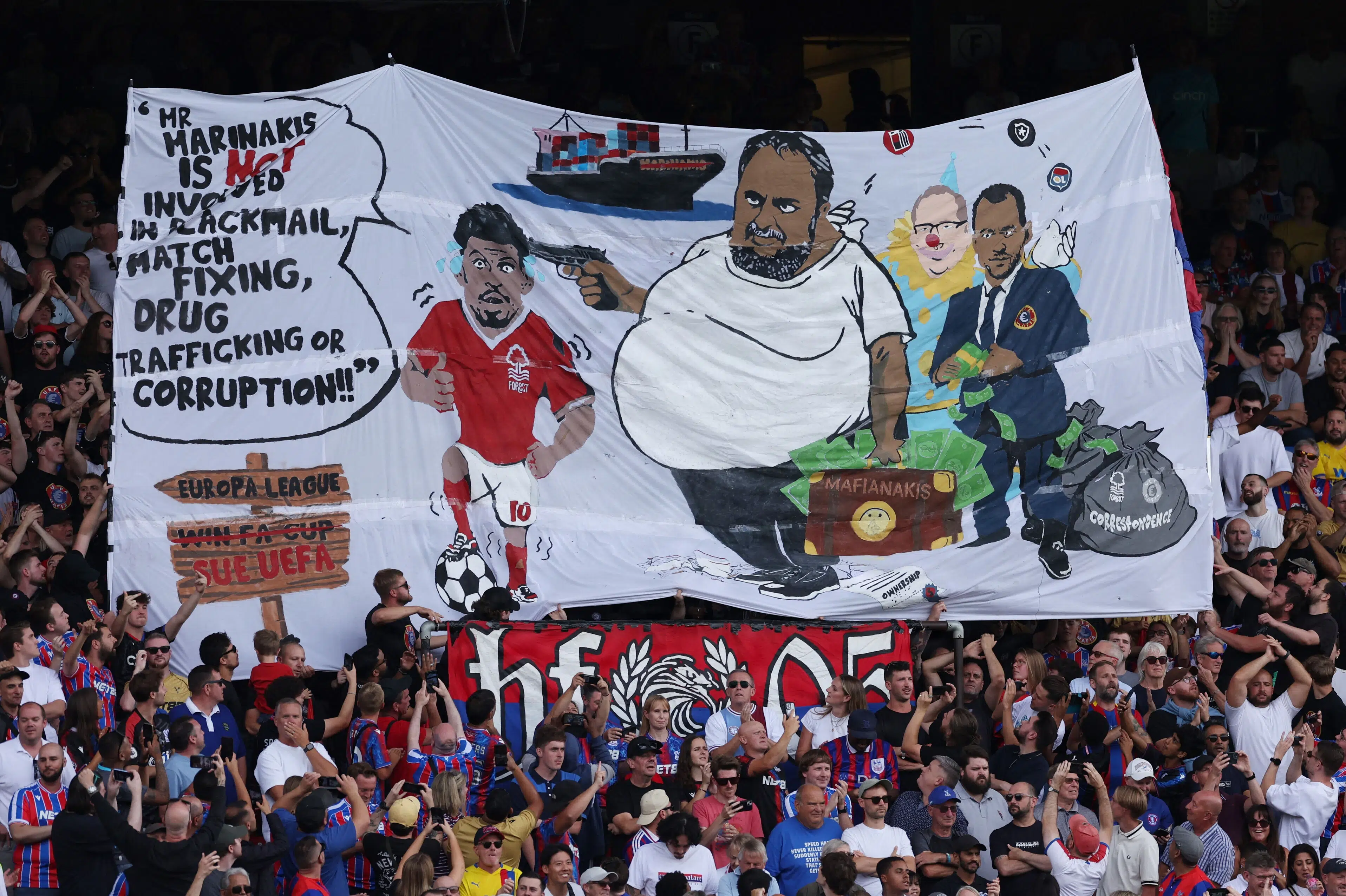Klubejer sagsøger Crystal Palace for kontroversielt banner