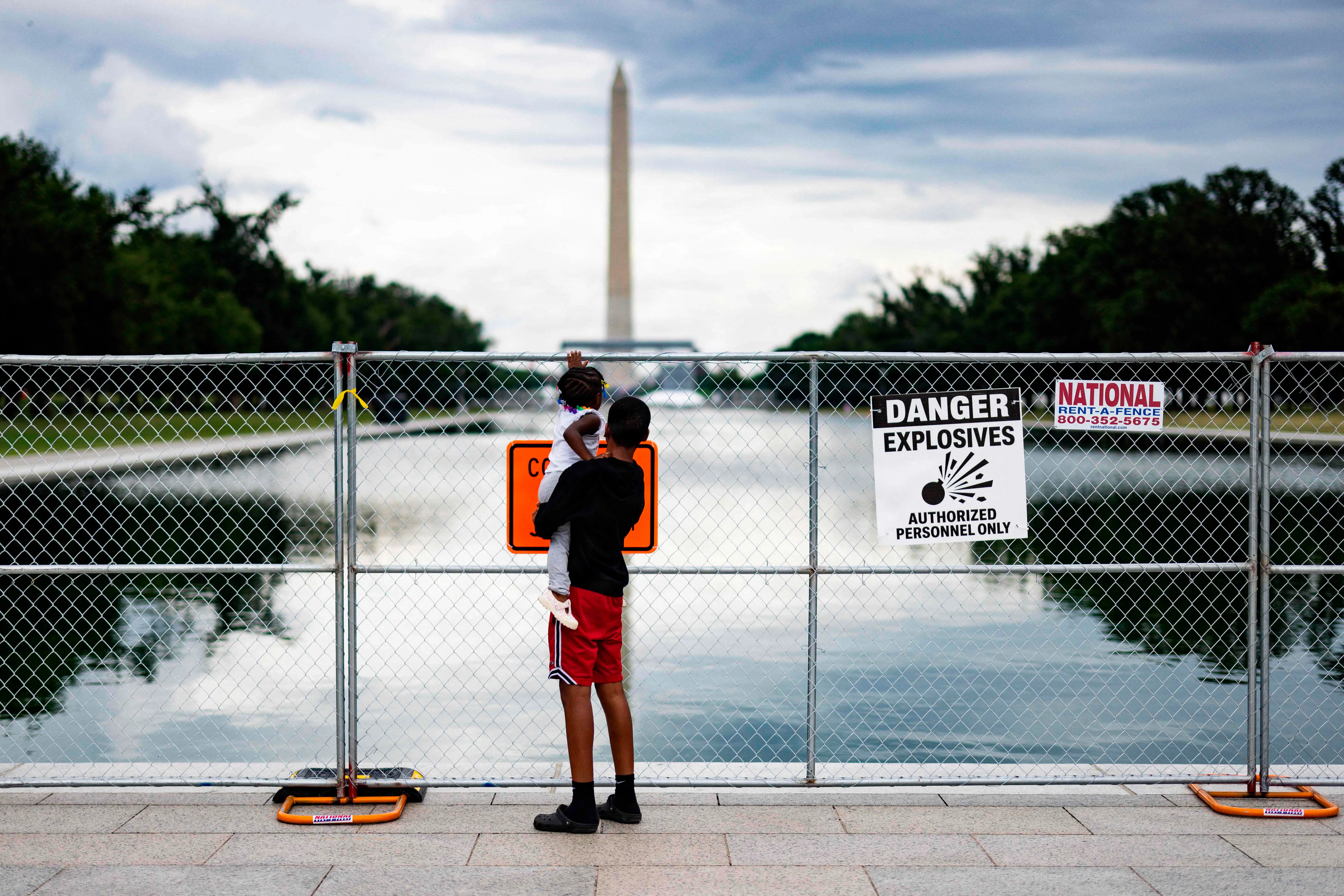 Natten til mandag delte Trump lidt af en erkendelse om spejlbassinet ved Lincoln Memorial