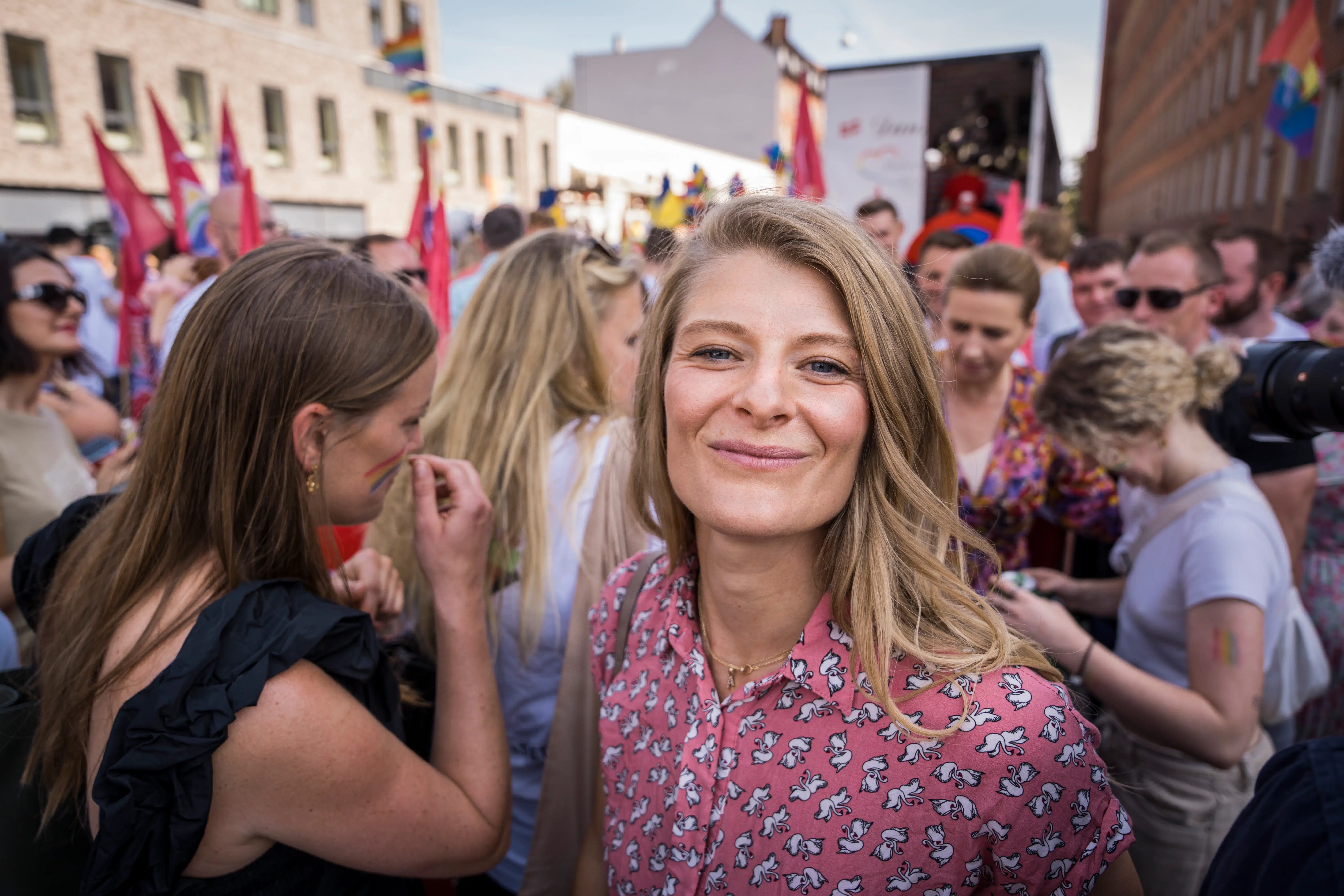 Minister vil kortlægge, hvem der begår forbrydelser mod homoseksuelle, men hun kender allerede en del af konklusionen