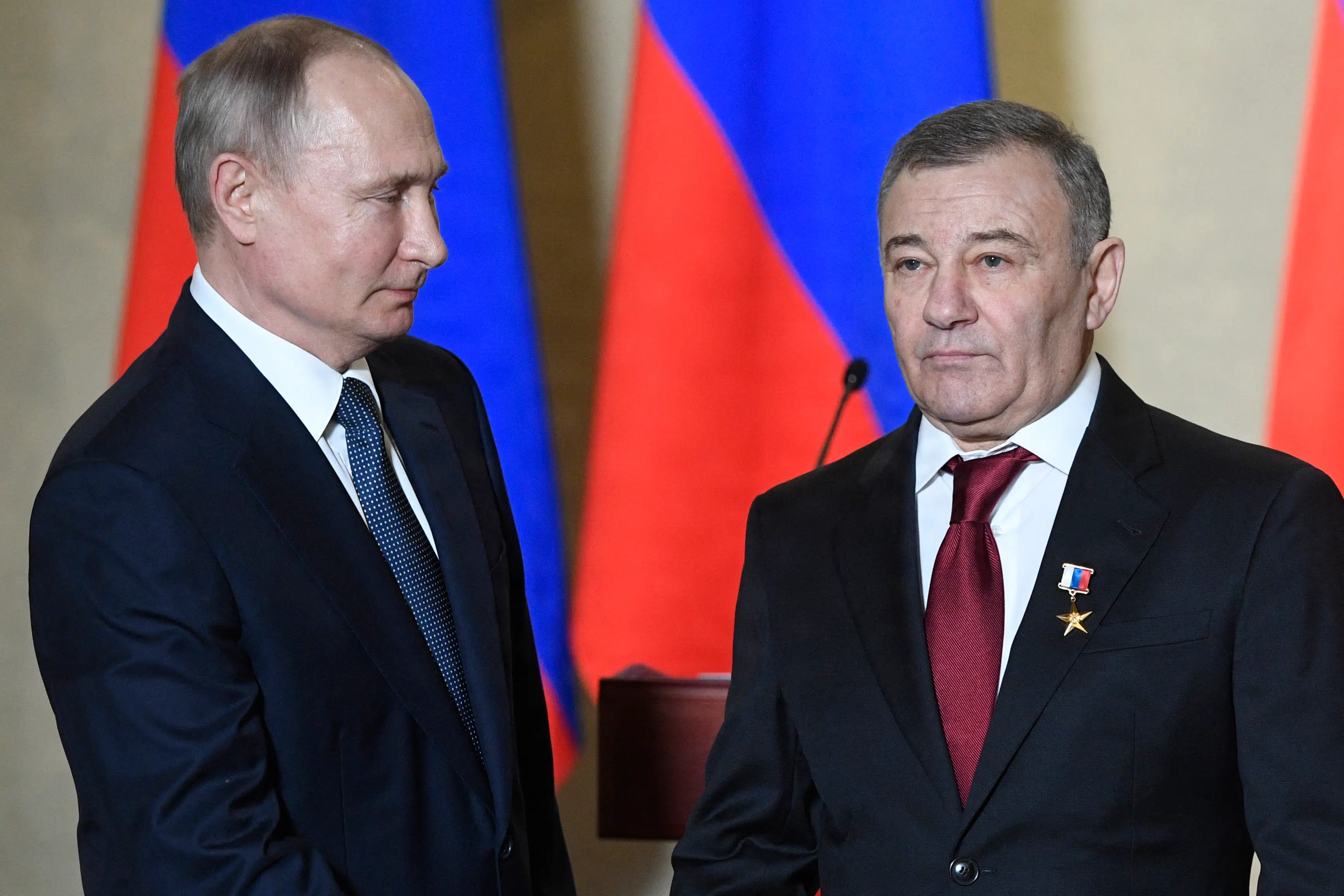 Engang var Putins barndomsven urørlig. Hans fald viser, hvem der har grebet magten i det nye Rusland
