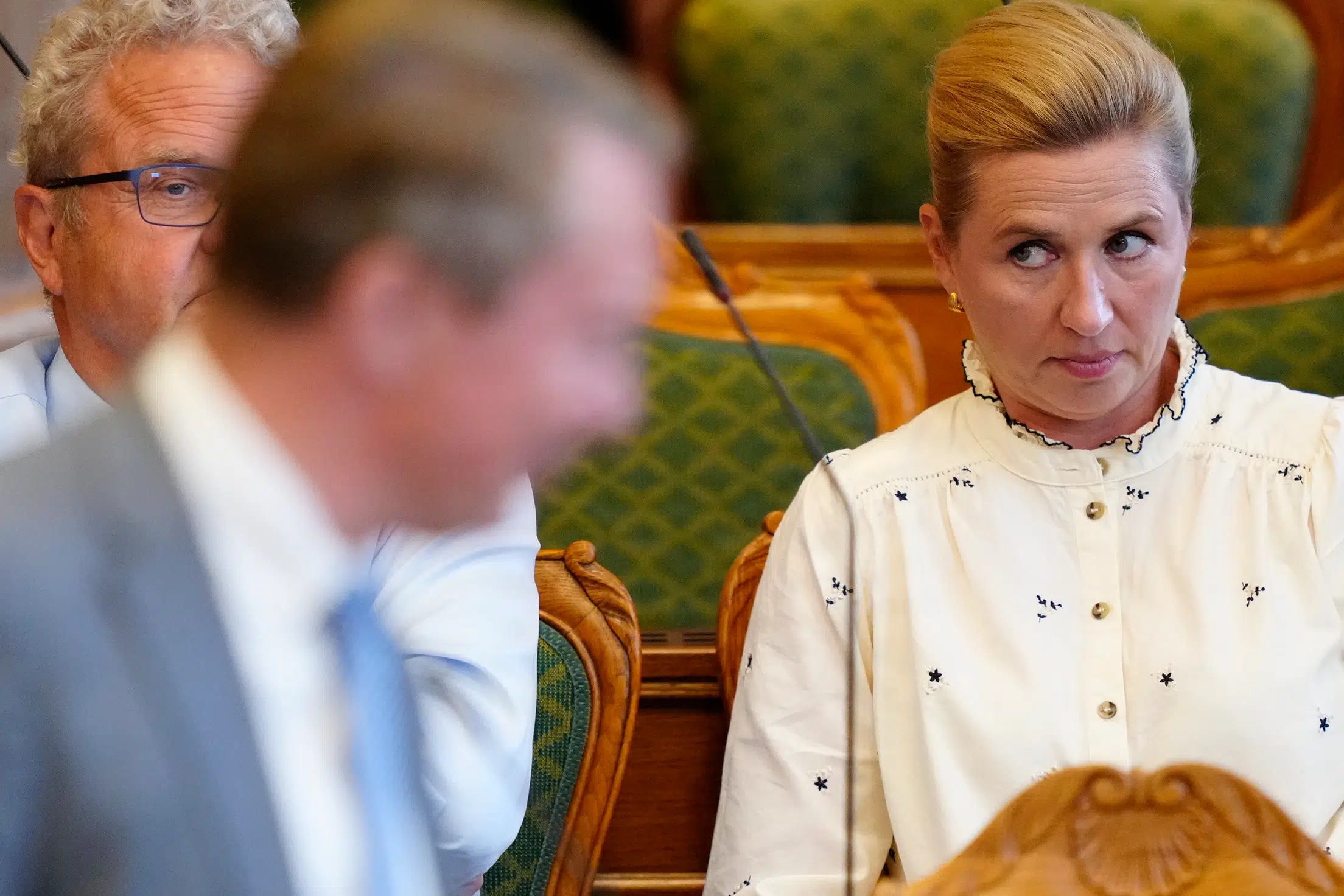 Berlingske mener: Mette Frederiksen kører solo i udlændingepolitikken – SF og De Radikale er dikkende lammehaler