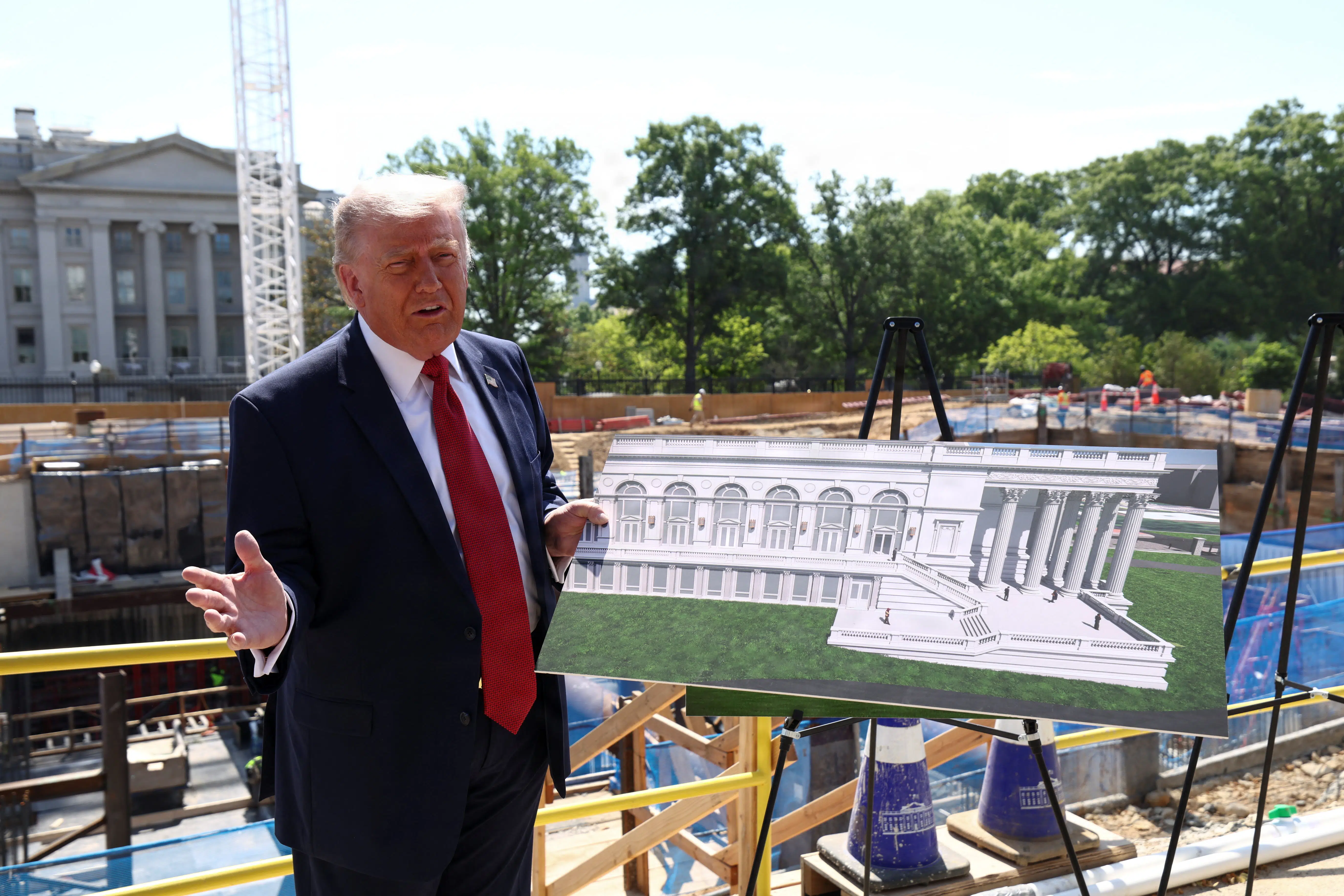 Trump-administrationen vil bruge mindst 900 millioner dollar på ombygning af Det Hvide Hus