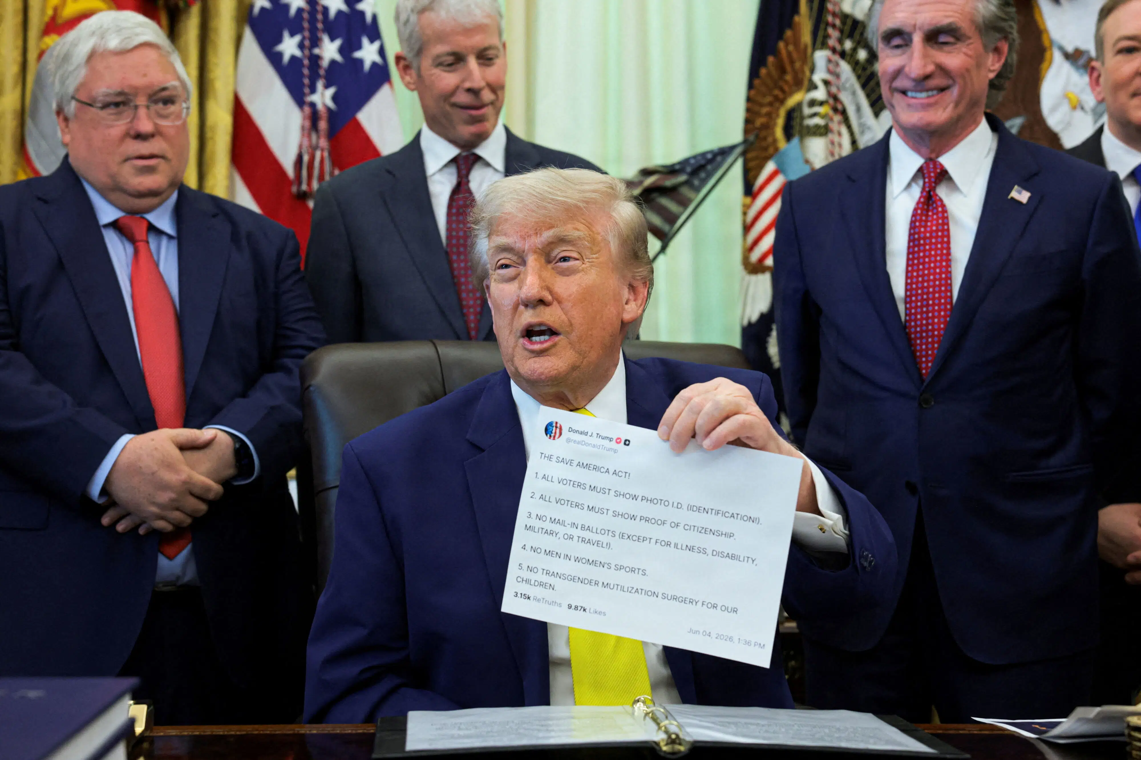 Trump sagsøgt for at sælge tidlig adgang til sine Truth-opslag