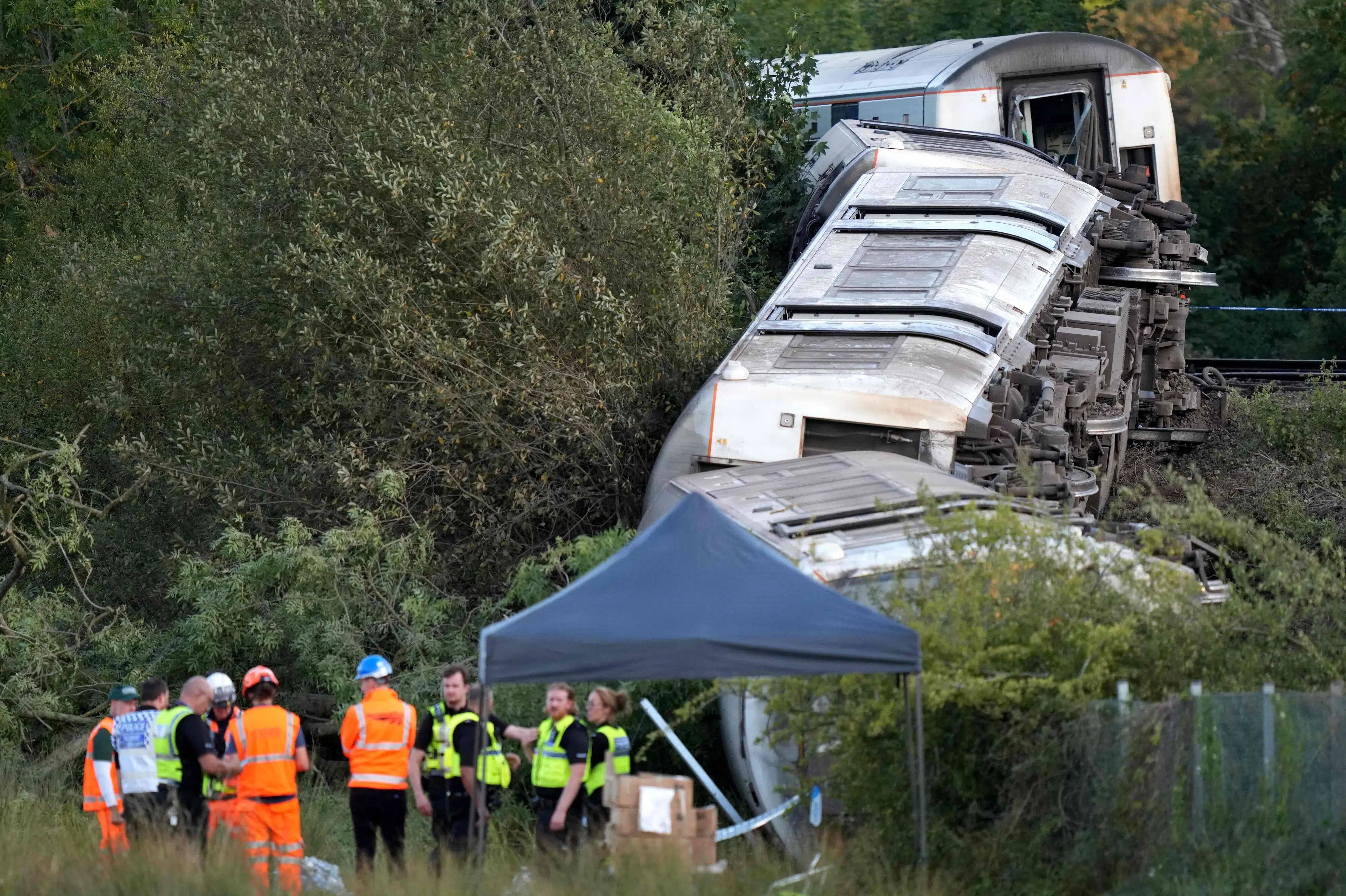 To personer alvorligt såret efter togafsporing i Storbritannien