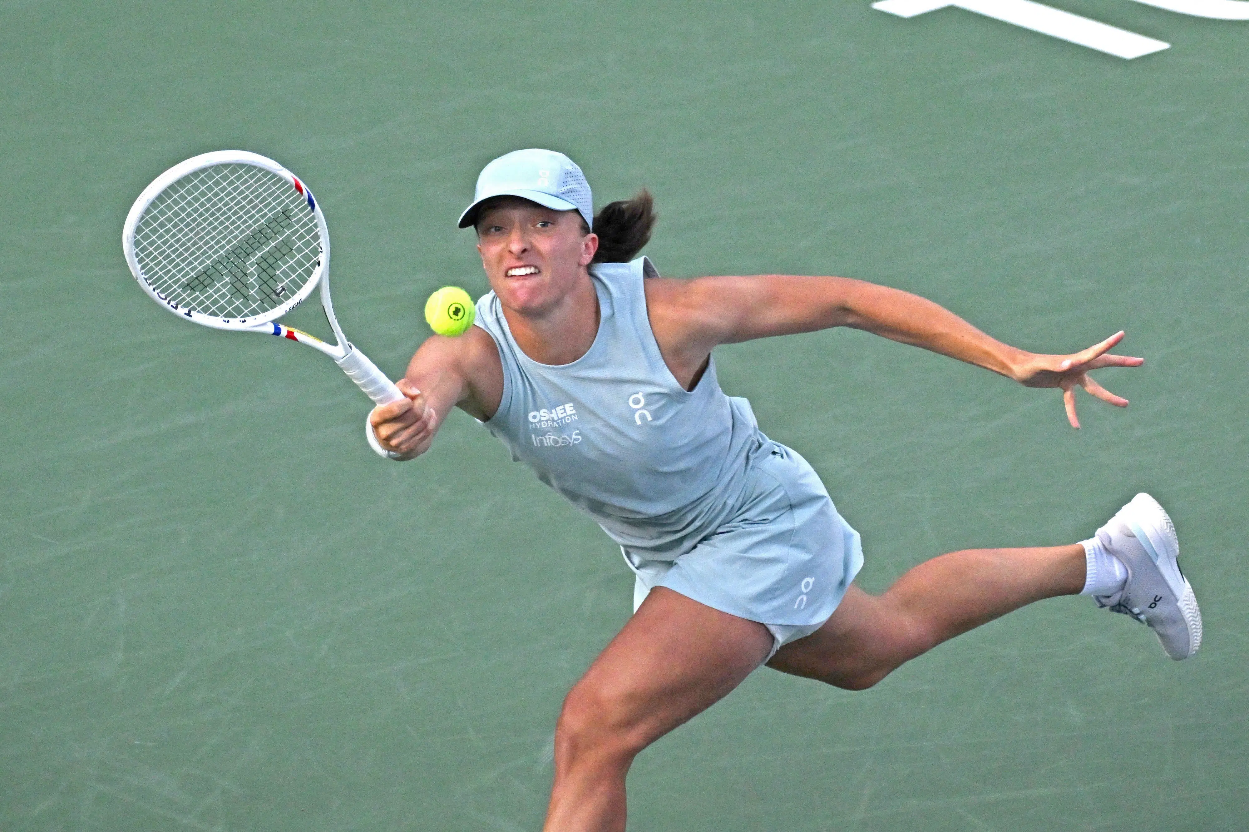 Polsk tennisstjerne besejrer Rybakina i finale i Toronto