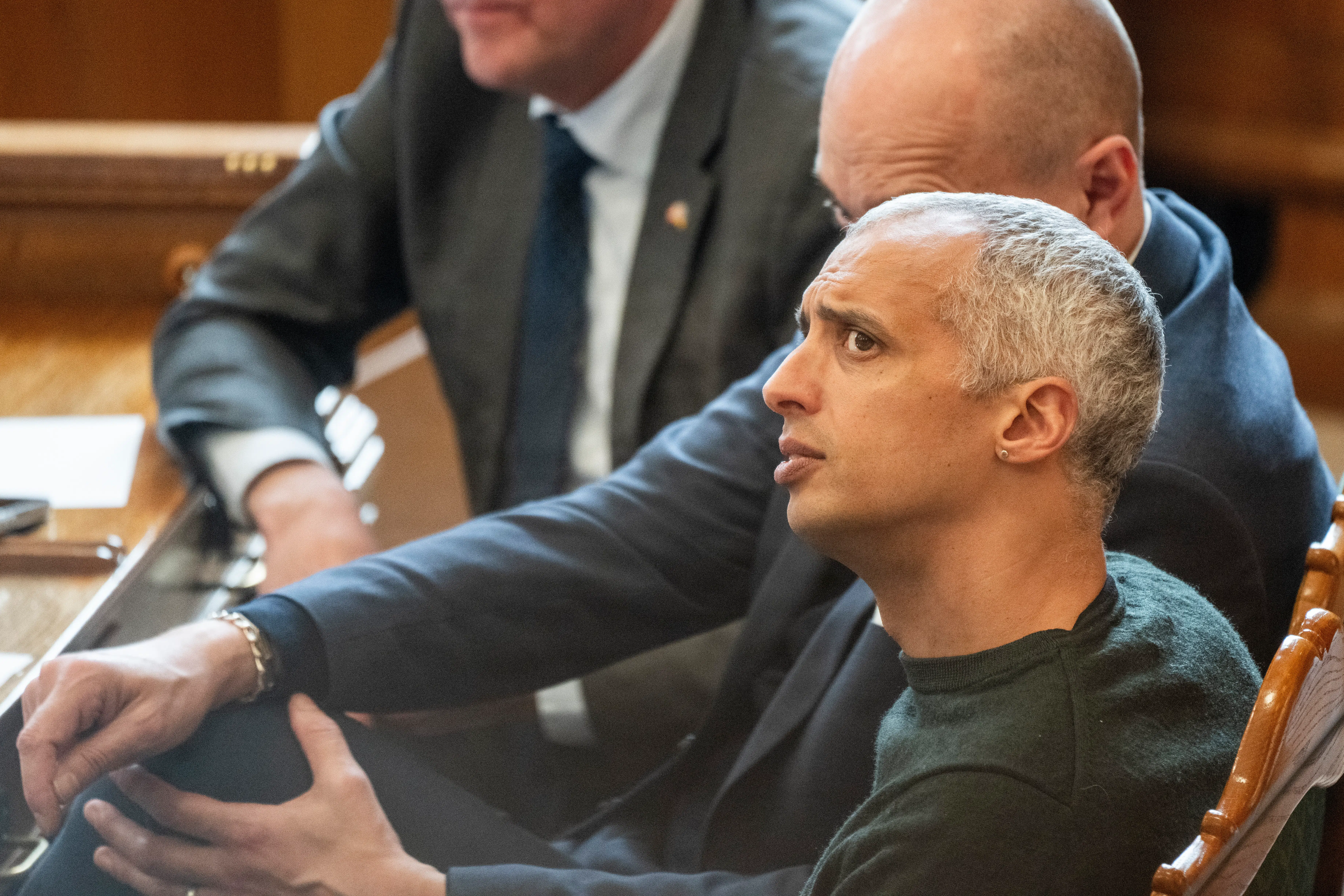 Da resultatet tonede frem, pegede Mattias Tesfaye mod skærmen i Folketingssalen og »lignede én, der intet forstod«