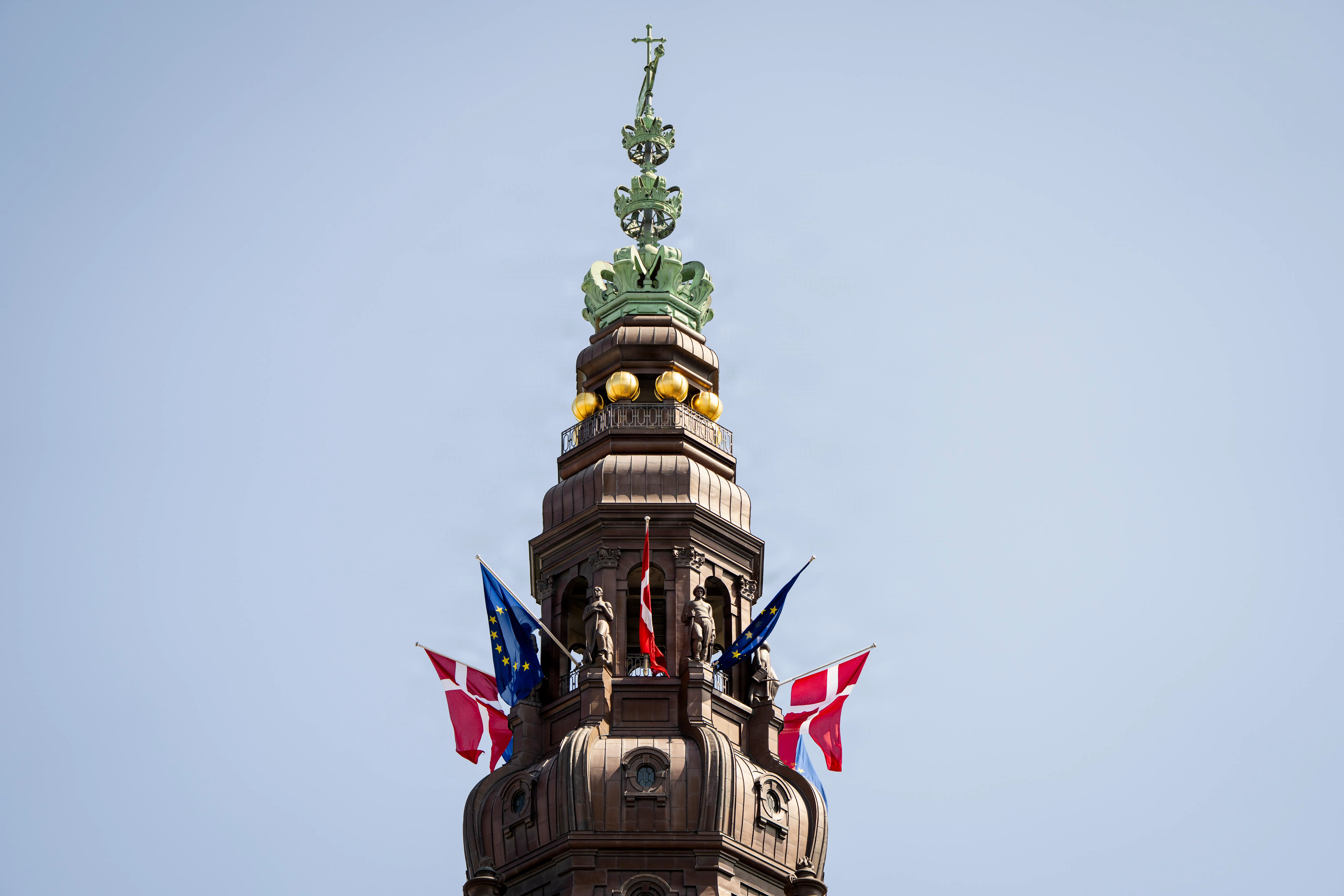 Er du faret vild i debatten om liberalisme og nationalkonservatisme? Vi tager den forfra