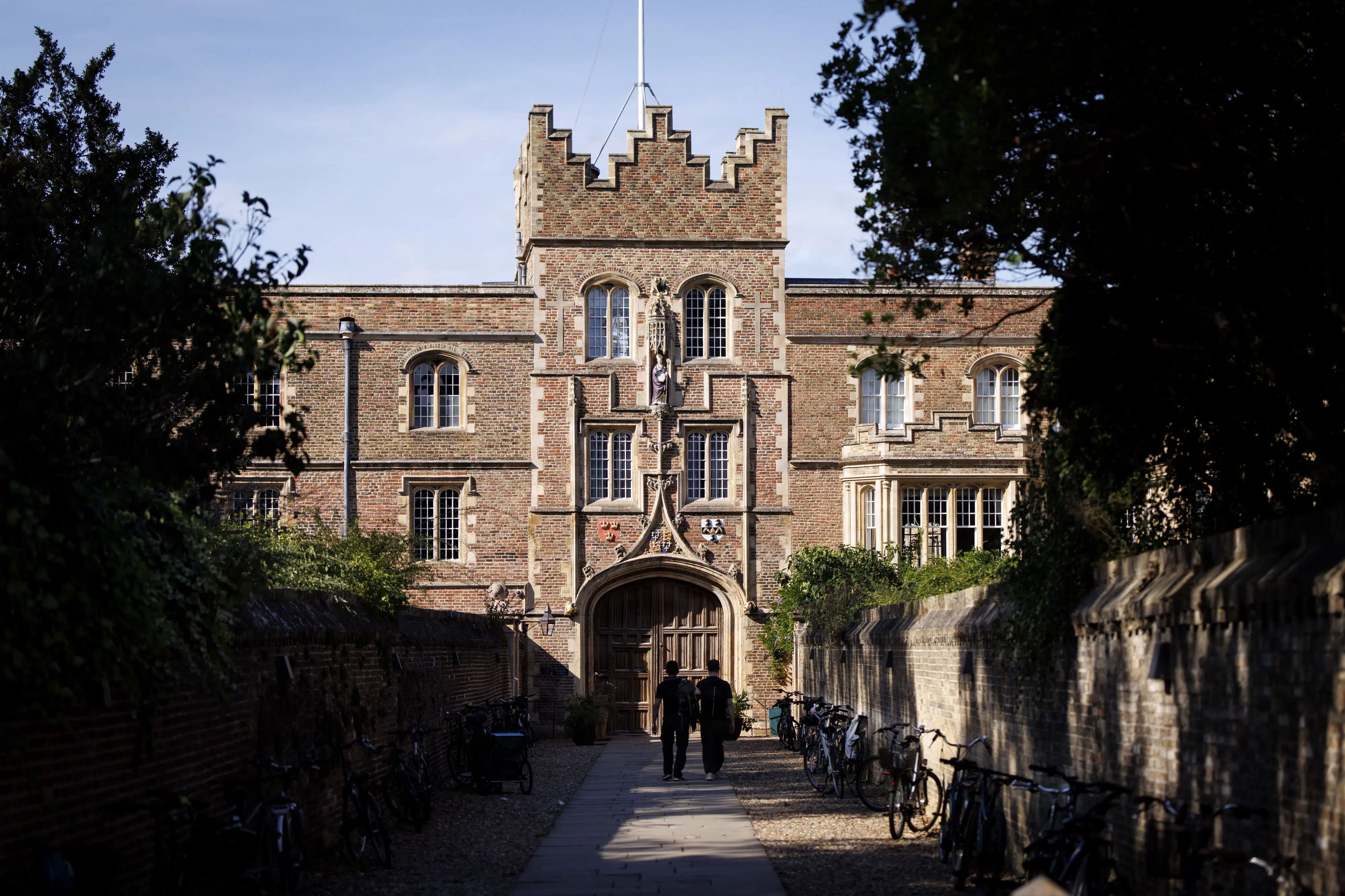 Tidligere Cambridge-professor fundet død efter beskyldninger om plagiat