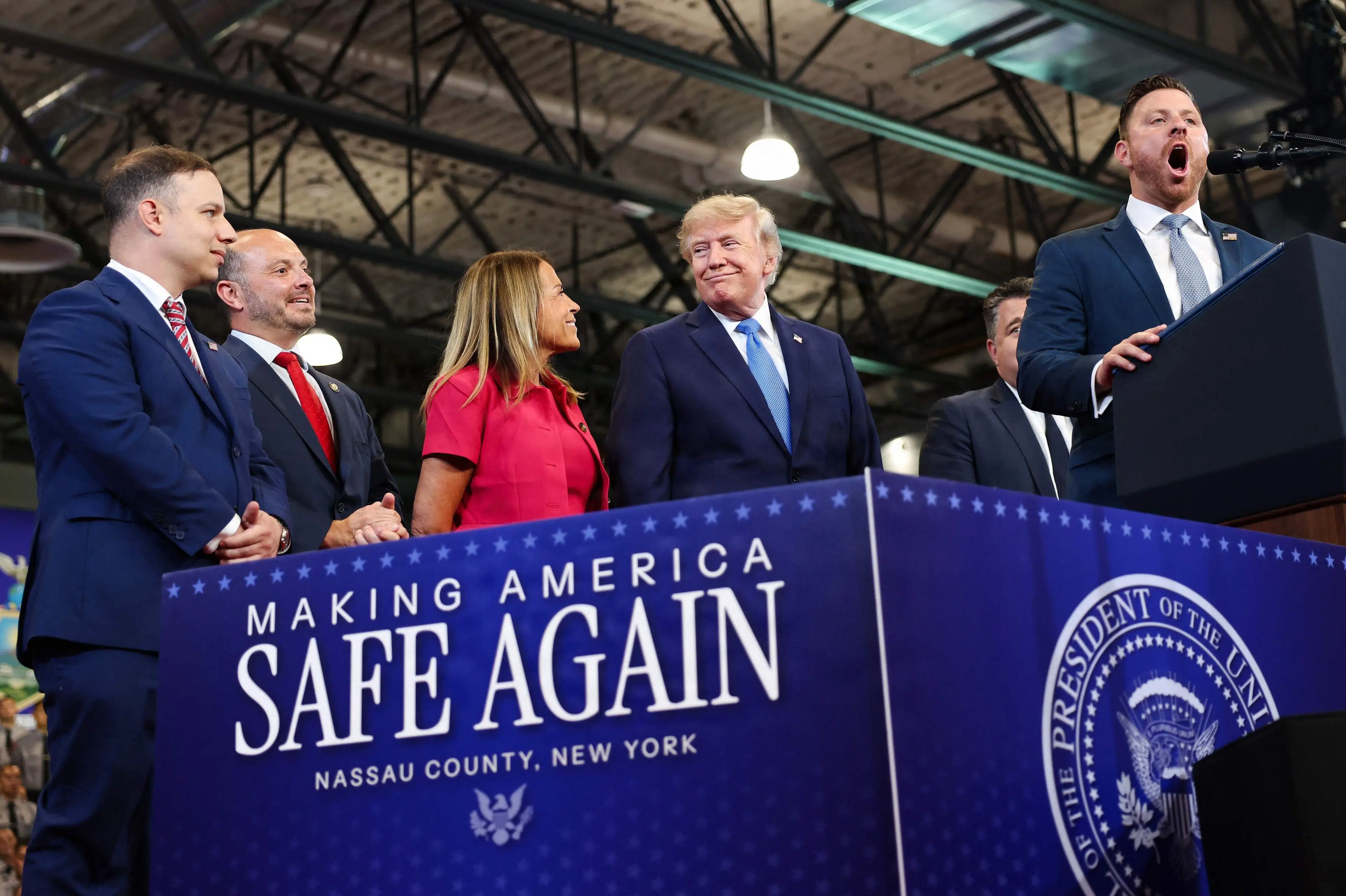 Trump vil erklære Hormuzstrædet for amerikansk territorium