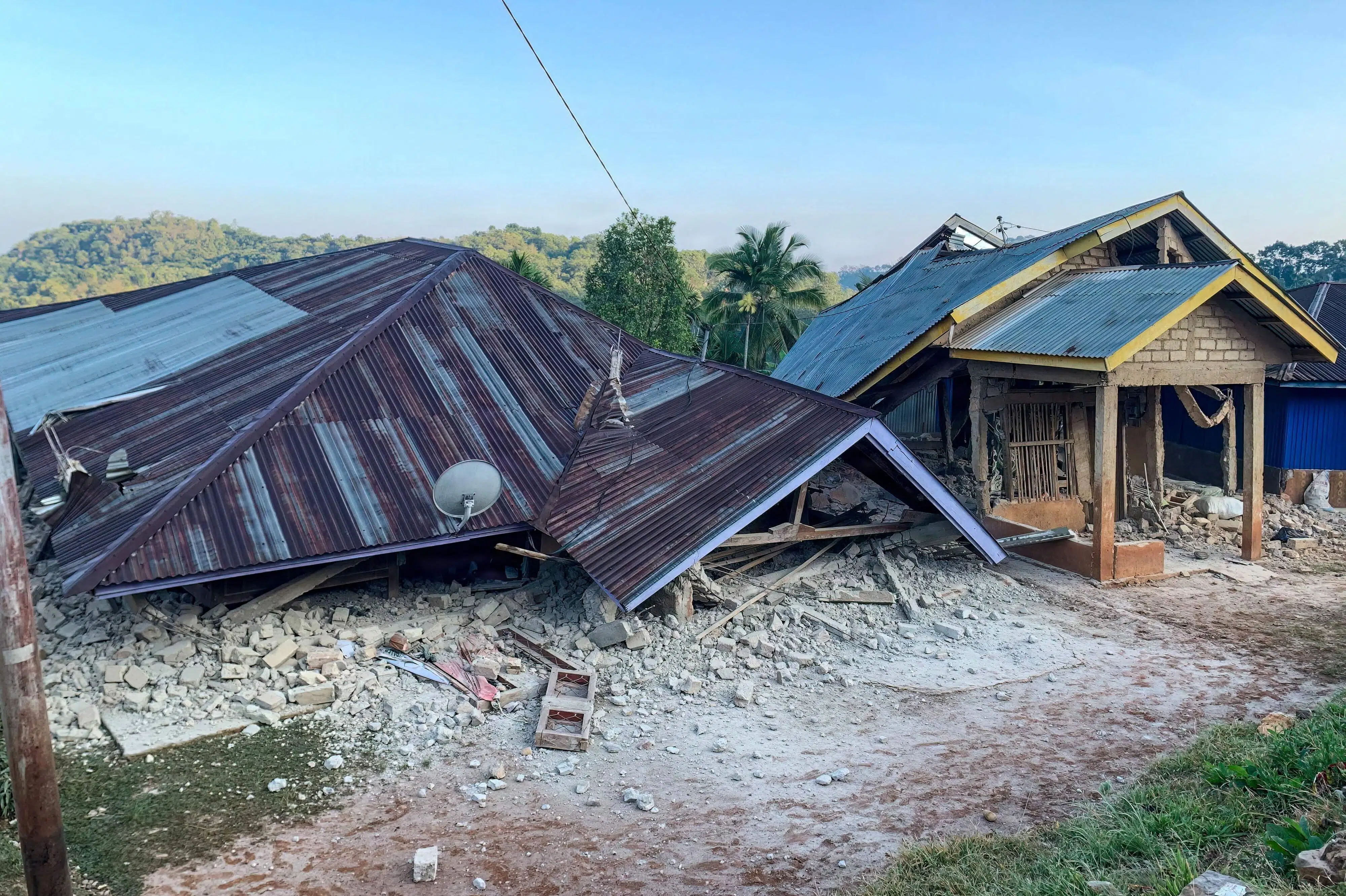 Kraftigt jordskælv nær Indonesien udløste tsunamialarm