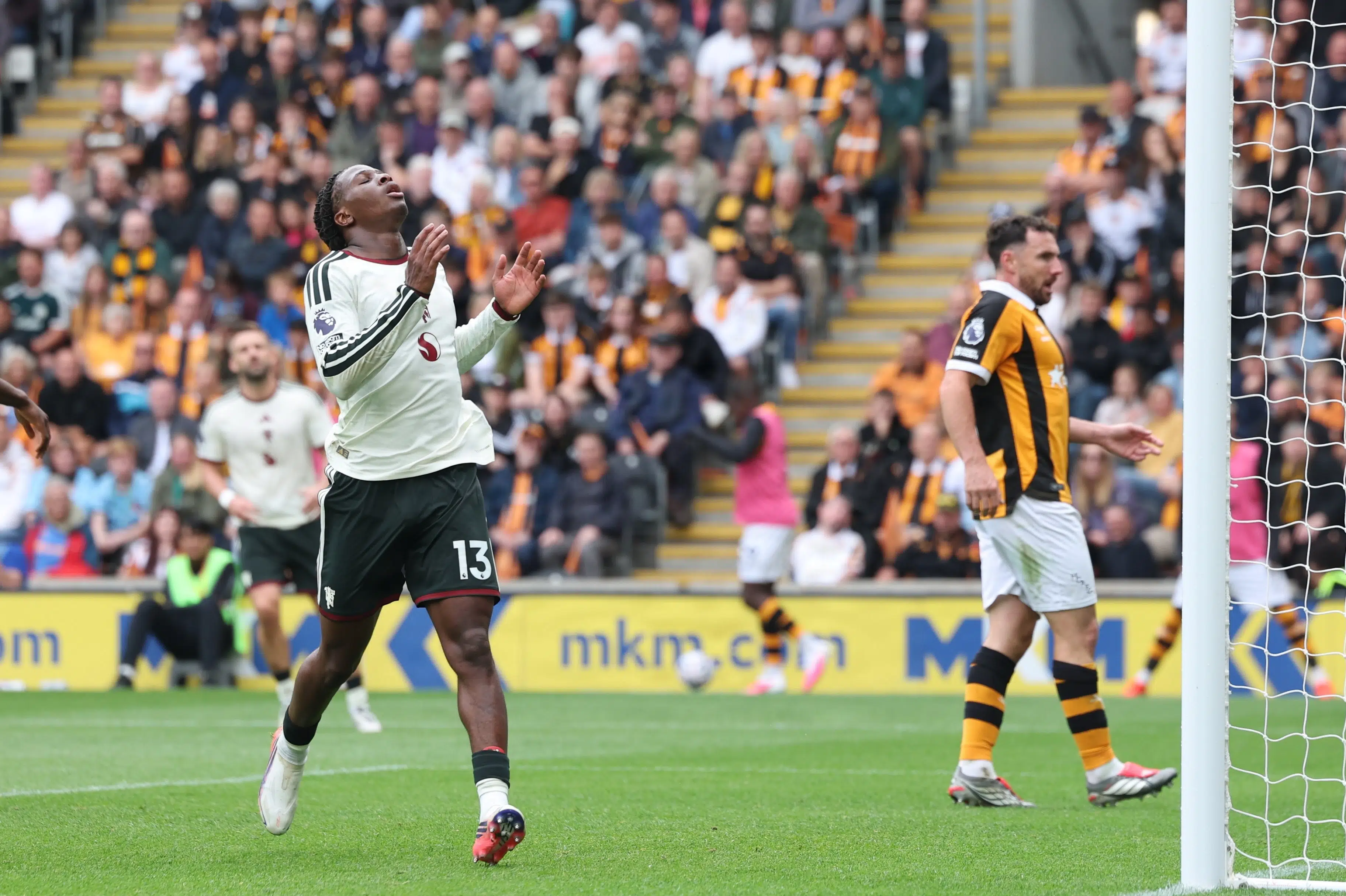 Hull City Stuns Manchester United 2-0 in Premier League Opener